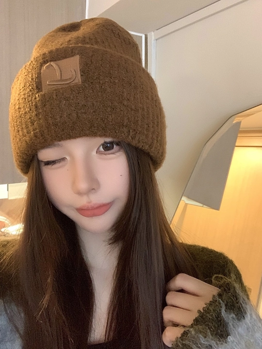 Женская шапка — тёплая, мягкая, в стиле «beanie»