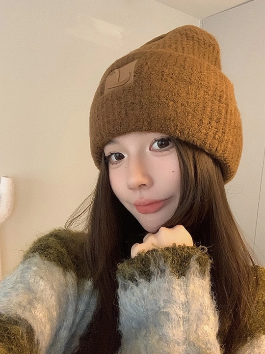Женская шапка — тёплая, мягкая, в стиле «beanie»