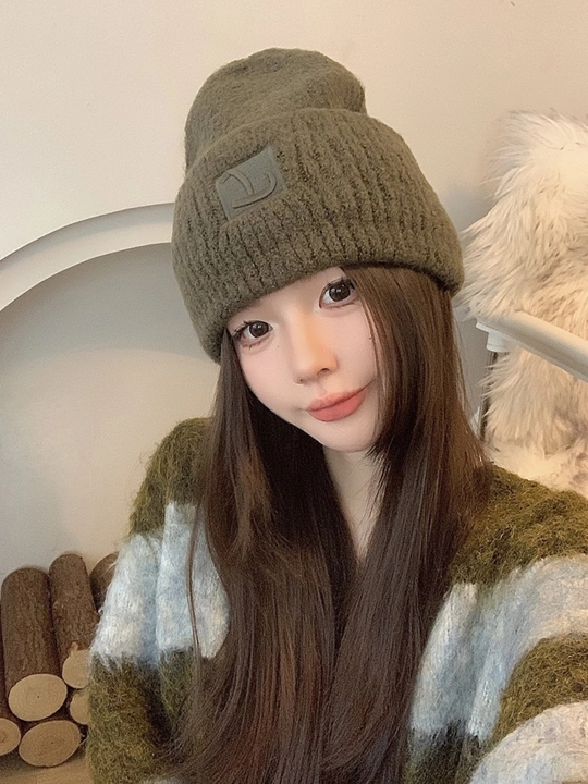 Женская шапка — тёплая, мягкая, в стиле «beanie» - 