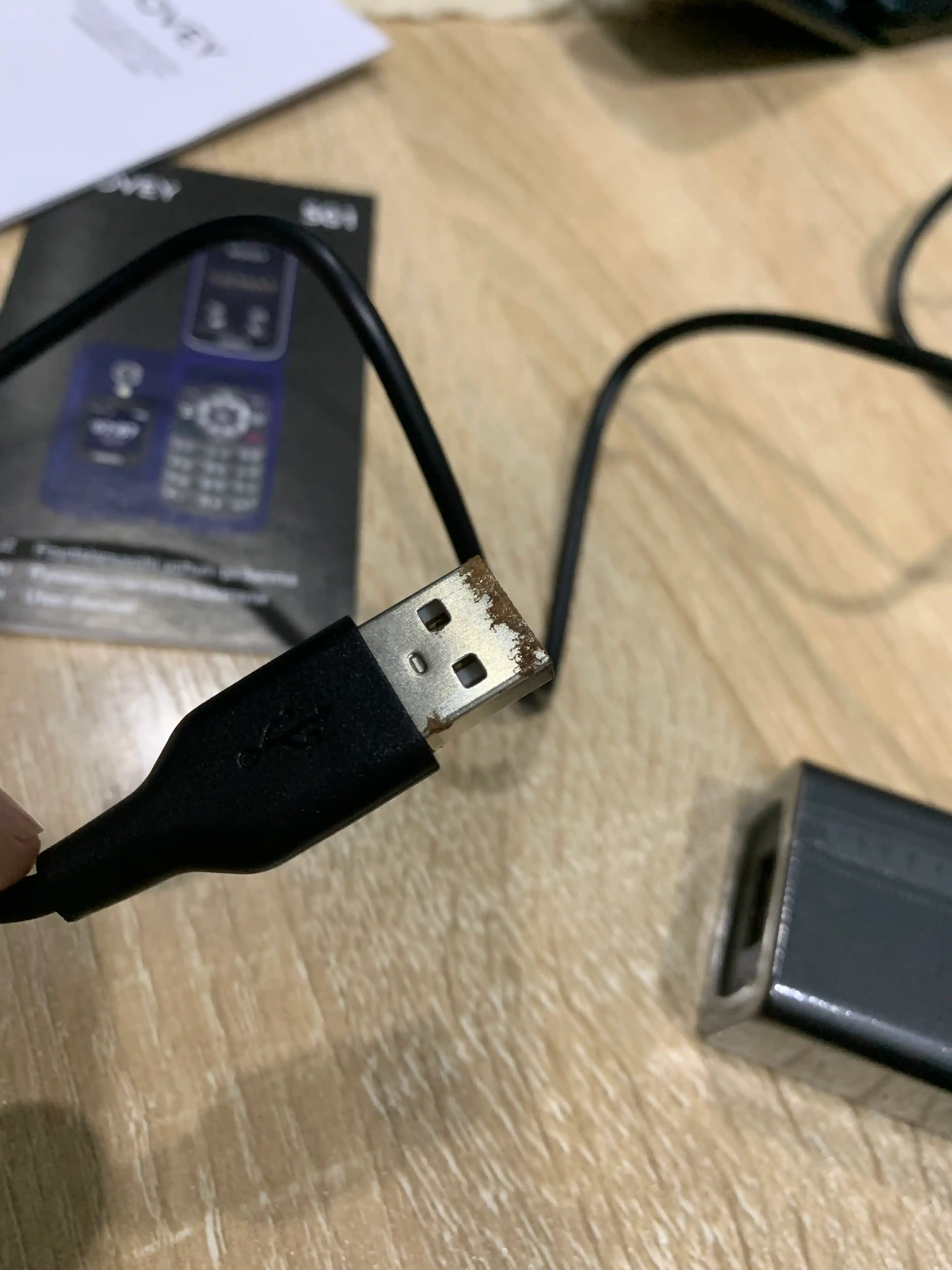 Novey Senat GSM mobil telefon-raskladushka, 2 SIM, kamera bor