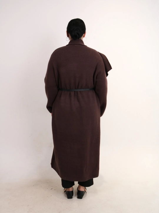 Ayollar uchun kulrang palto, drapirovka va belbog‘li, uzun, issiq, sharfi-yoqa, oversize