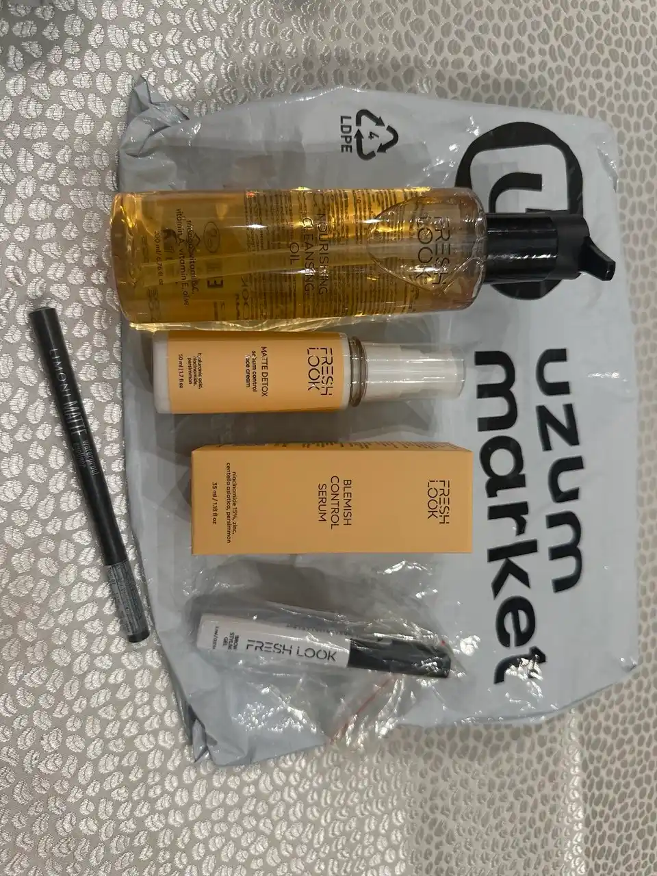 Гидрофильное гель-масло для умывания FRESH LOOK NOURISHING CLEANSING OIL, 200 мл