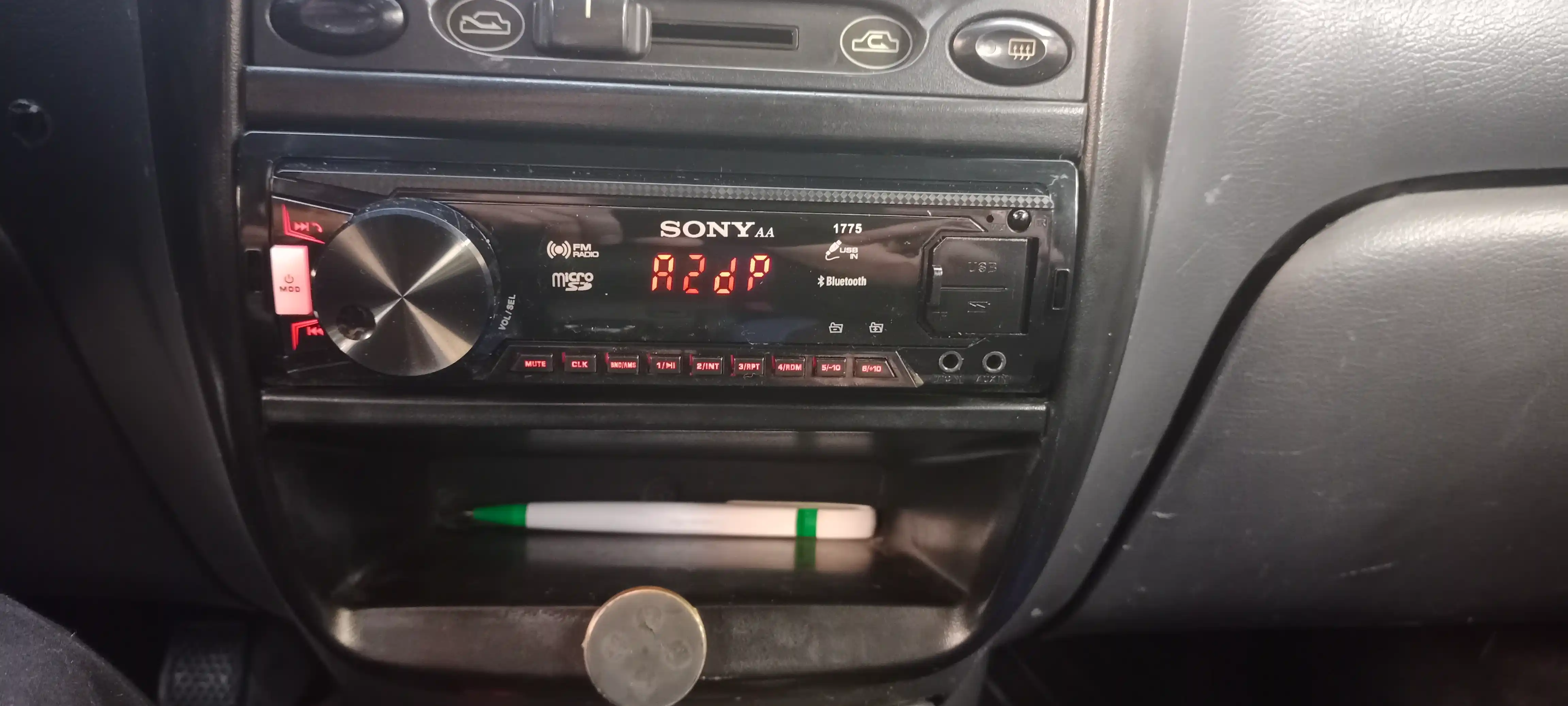 Автомобильный магнитофон SONY MP3 радио BT 1775