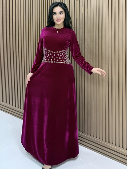 Ayollar uchun oqshom va kunduzgi bazimlar uchun liboslar