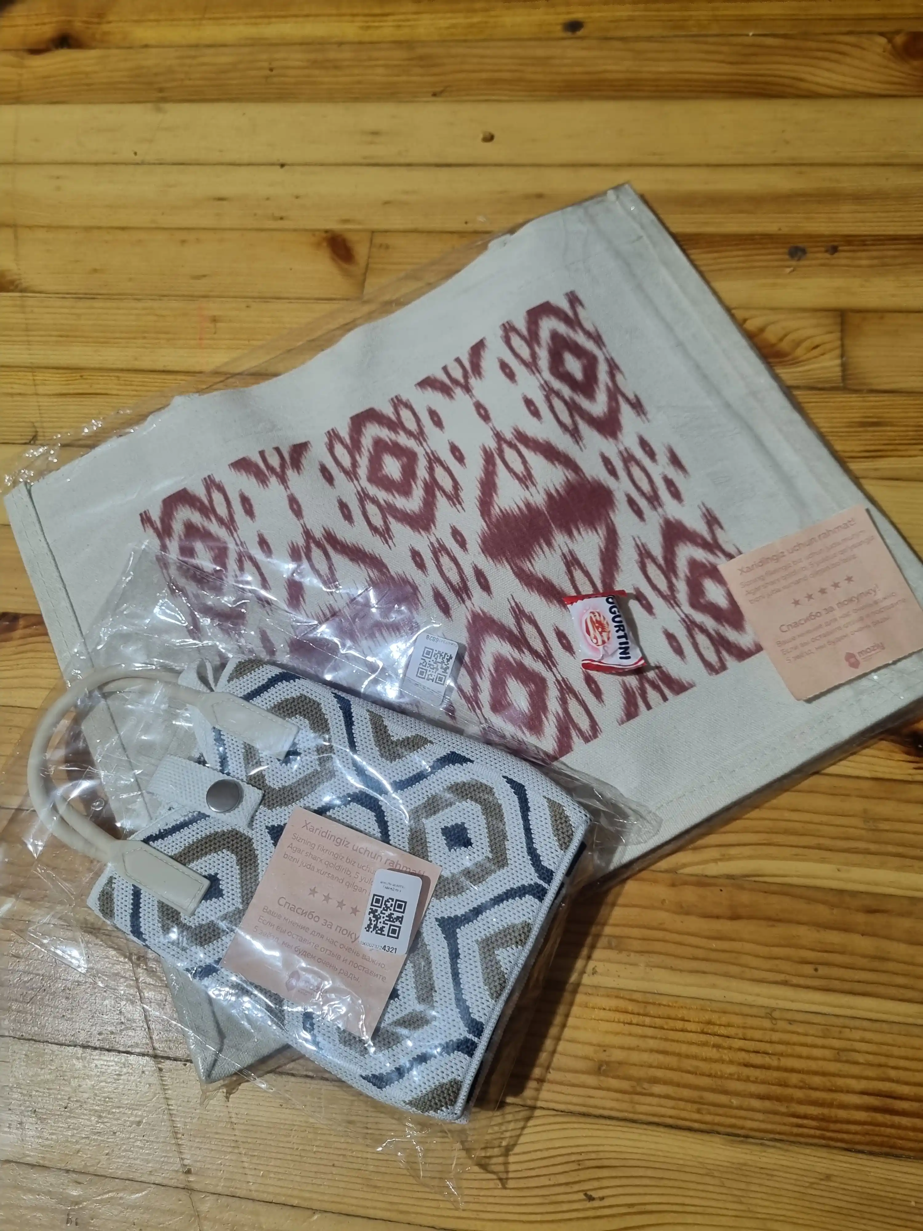 Ayollar sumkasi shopper, Moziy