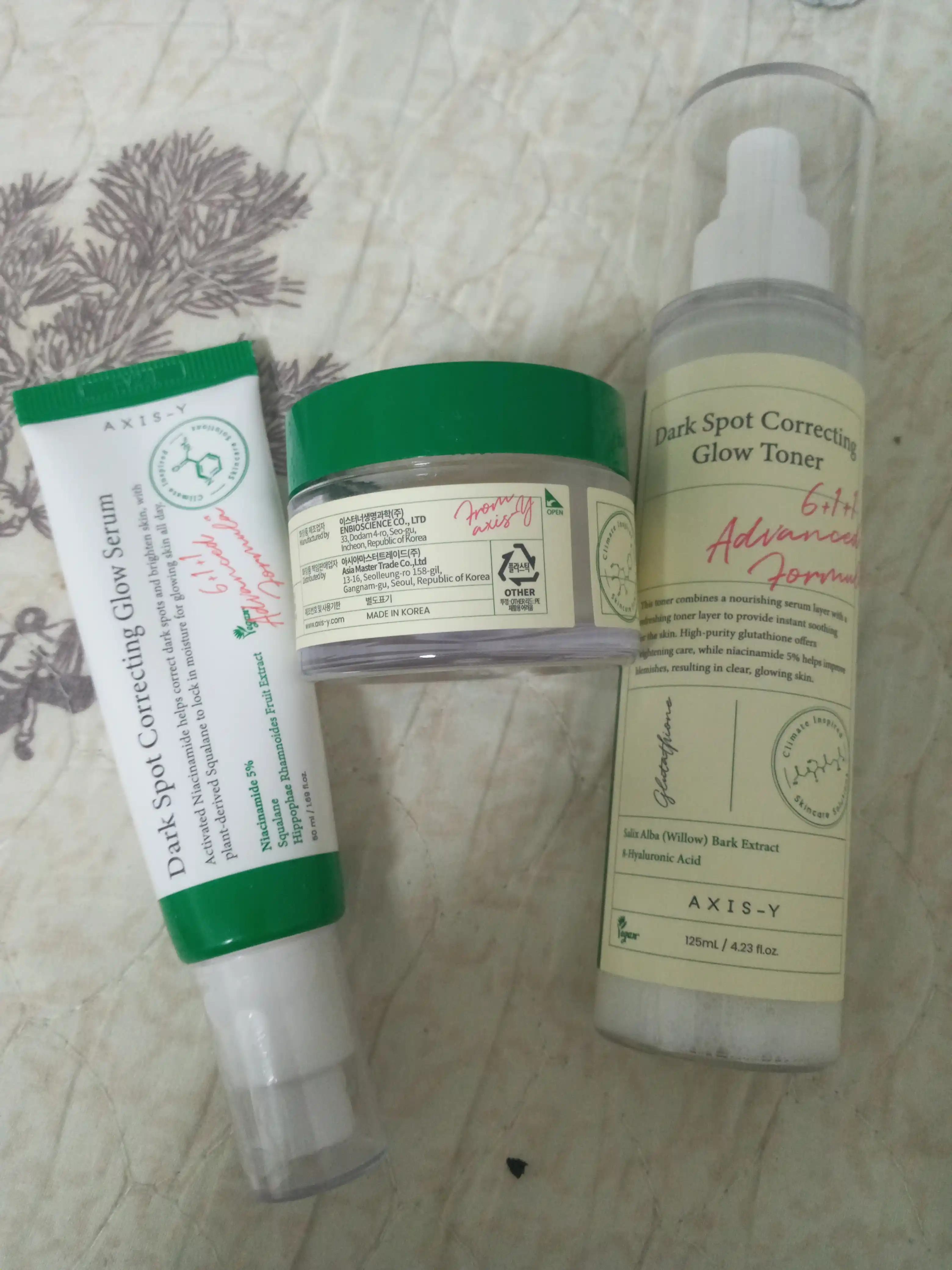 Осветляющий крем для лица Dark Spot Correcting Glow Cream AXIS-Y