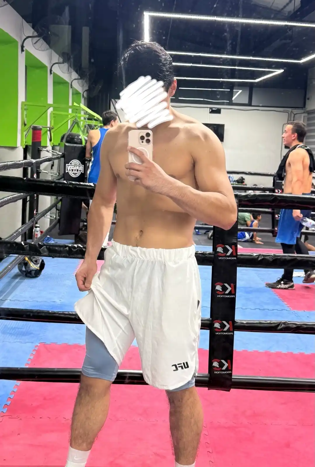 Erkaklar uchun sport kostyumi, zalda mashq qilish va mashg‘ulotlar uchun to‘plam