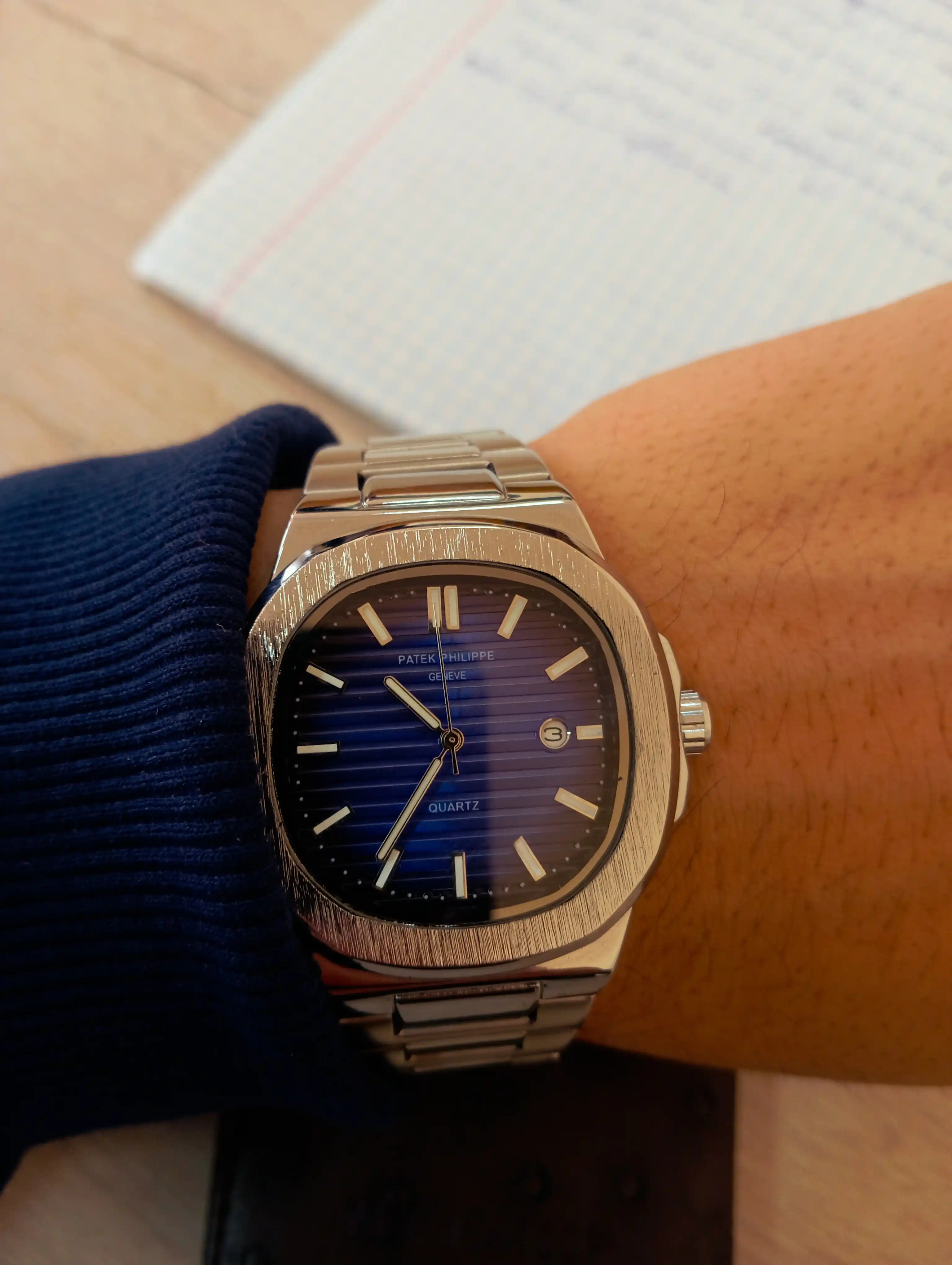 Erkaklar qo'l soati Patek Philippe naqshli qo'l soatlari, sovg'a o'ramida