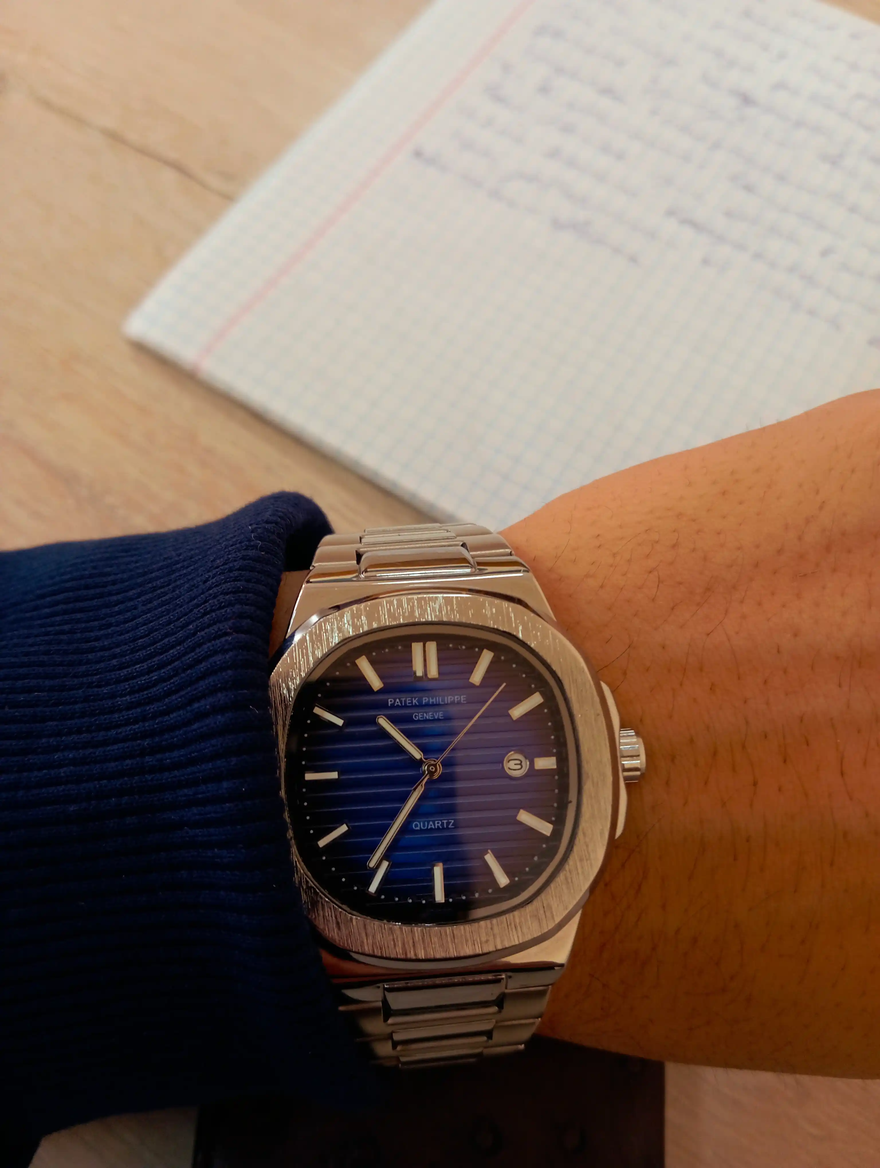 Erkaklar qo'l soati Patek Philippe naqshli qo'l soatlari, sovg'a o'ramida