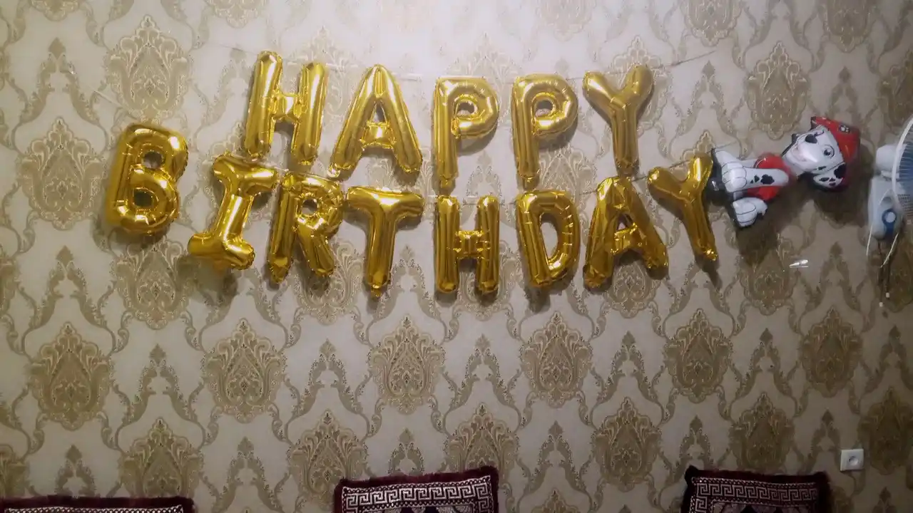 Надпись из шаров "HAPPY BIRTHDAY" –для оформления дня рождения