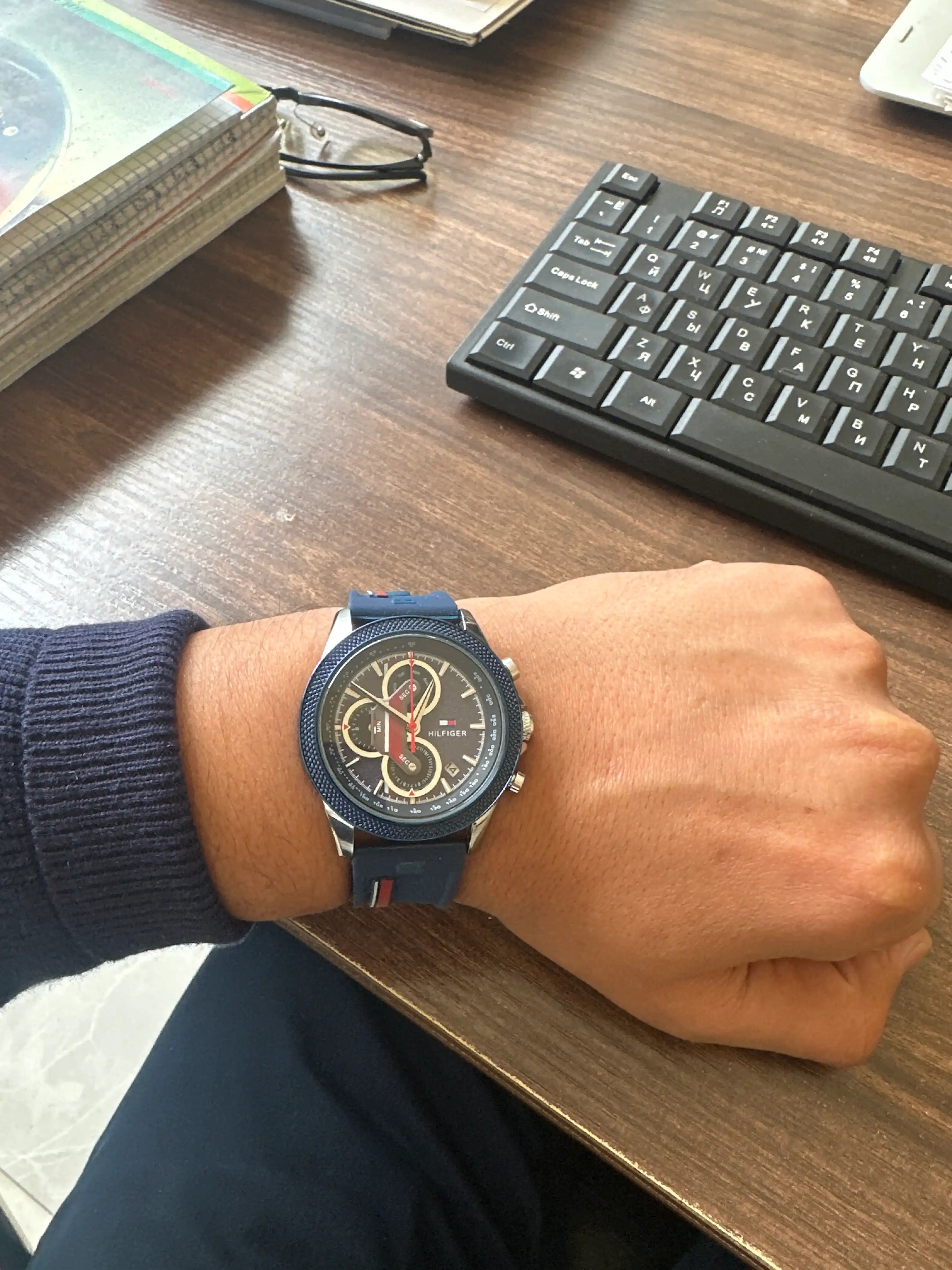 Erkaklar Tommy Hilfiger qo‘l soati, kvars