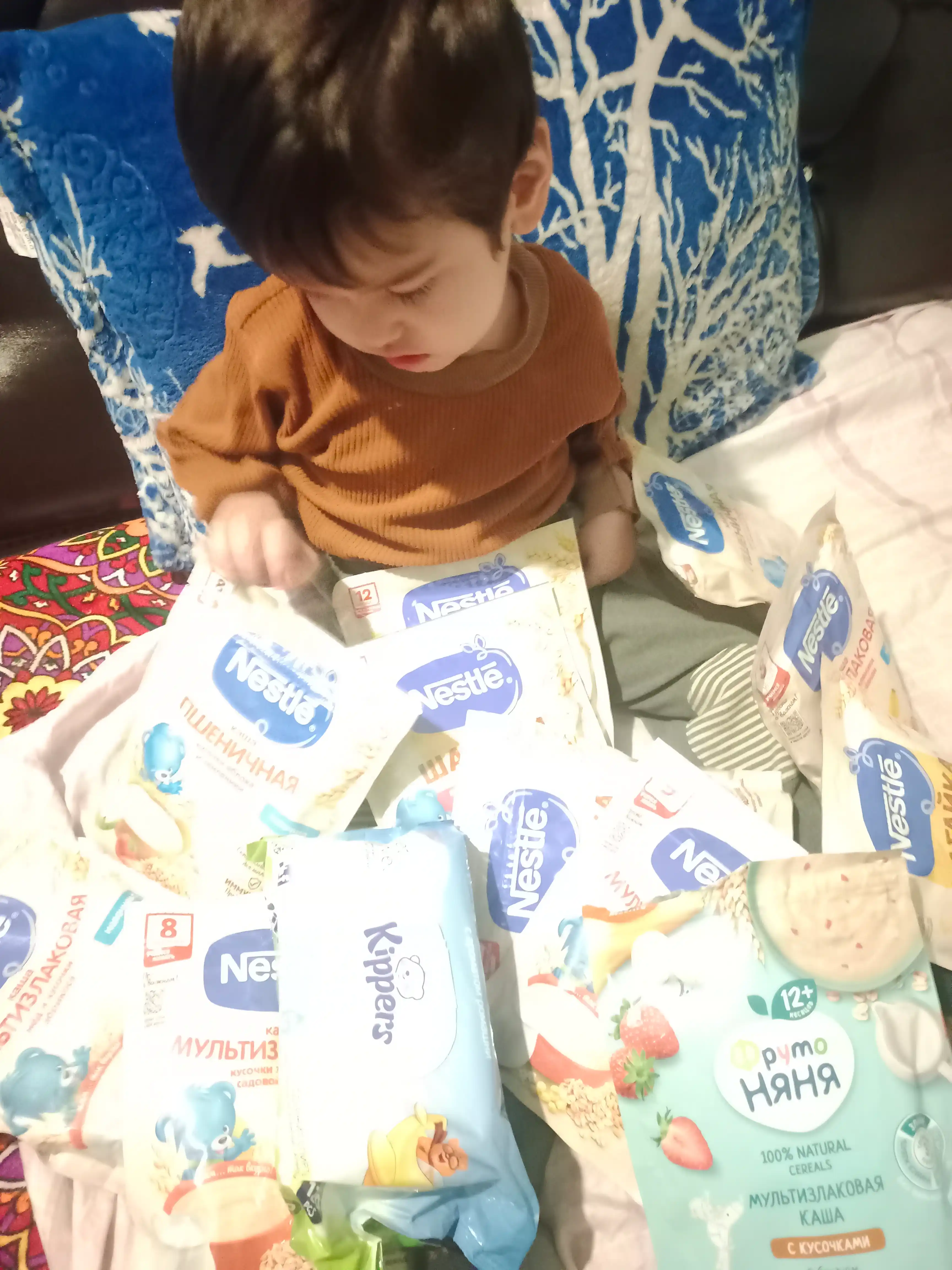 NESTLE bo‘tqasi Asal va o‘rik bo‘lakchalari qo‘shilgan sutli multiflok paket 200 g