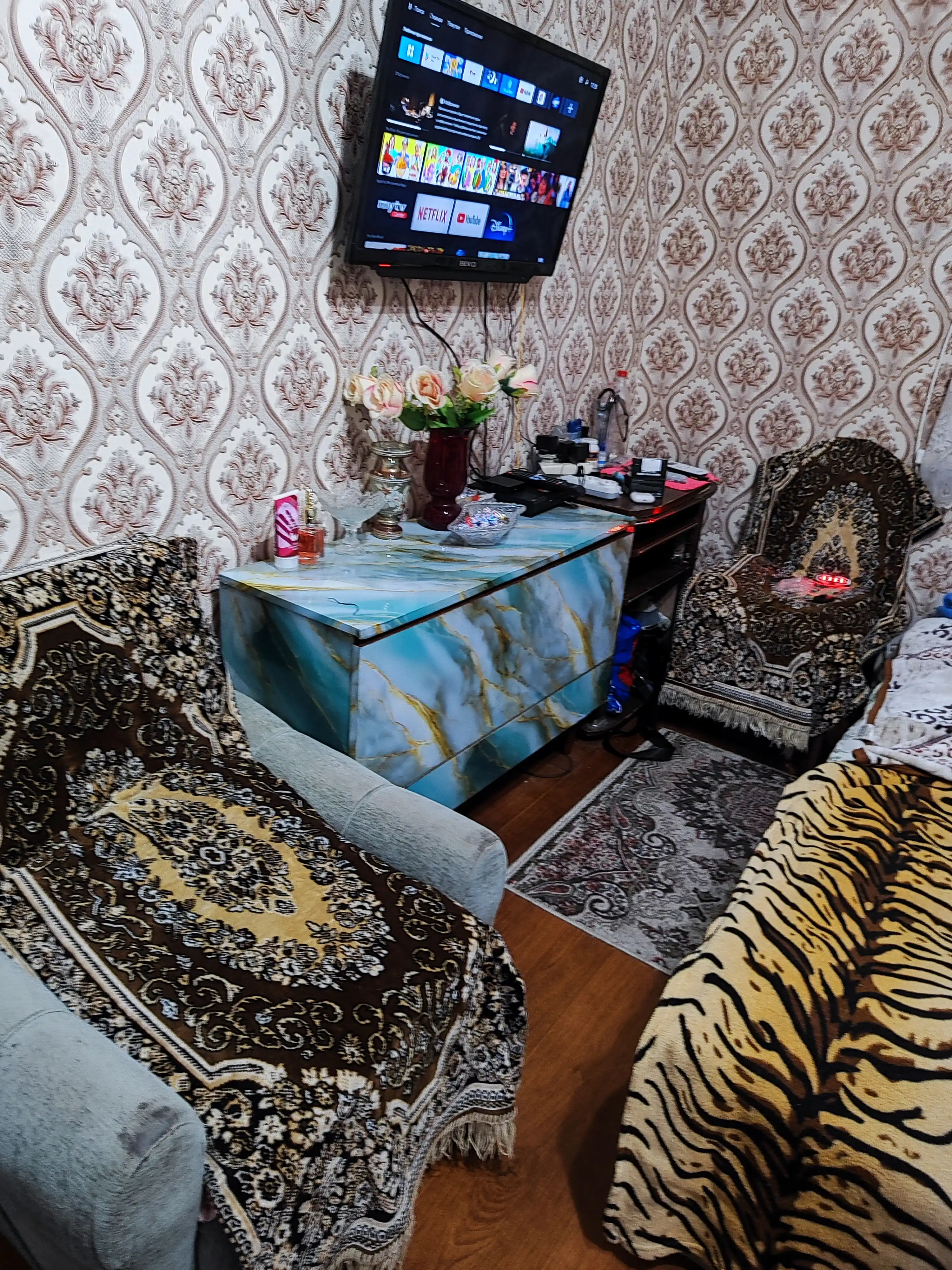 Mebel va devor uchun yopishqoq plyonka, suvga chidamli yopishqoq plyonkalar
