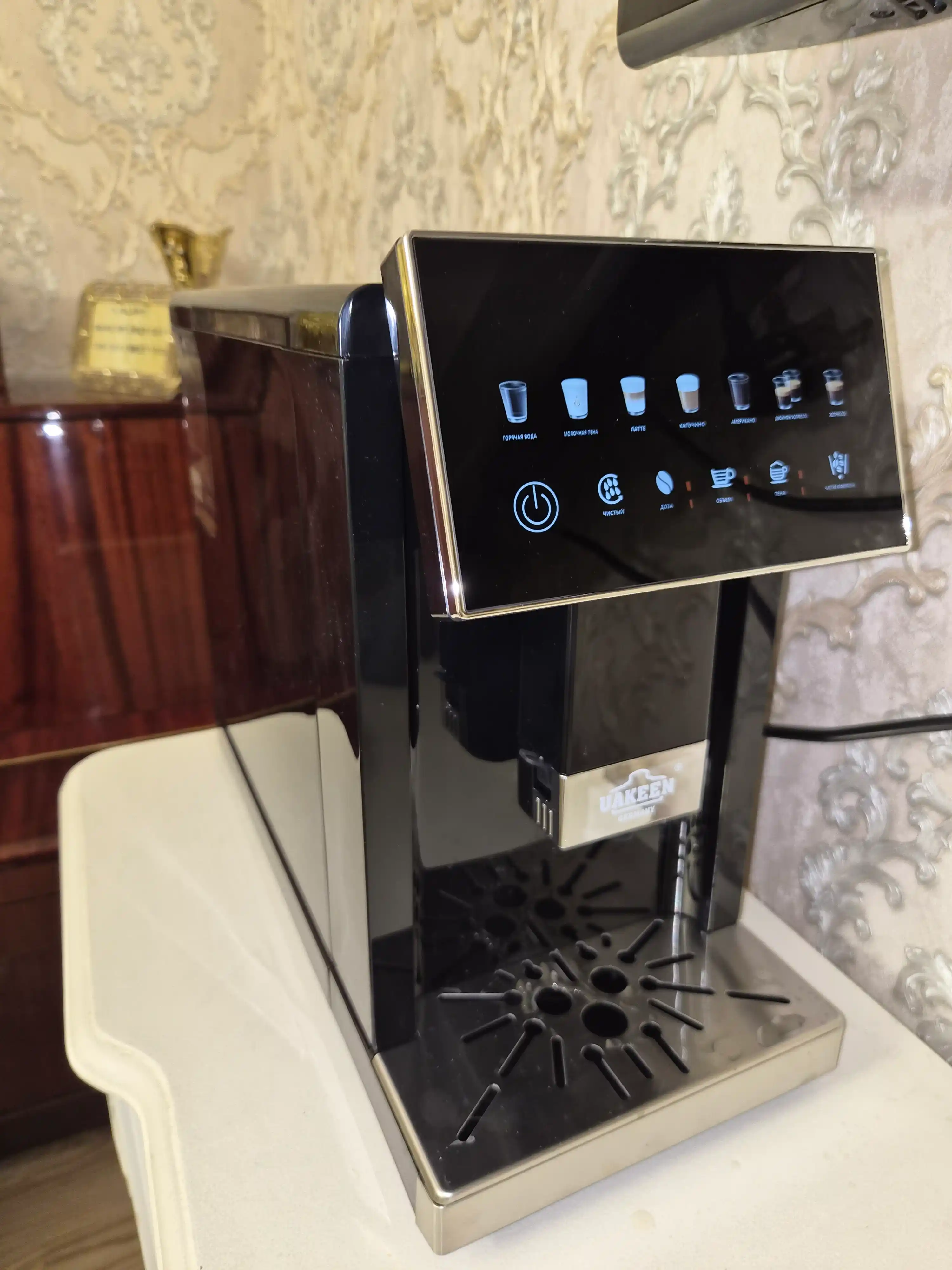 Kappuchino ishlab chiqaruvchisi bilan avtomatik donli qahva mashinasi Uakeen germany