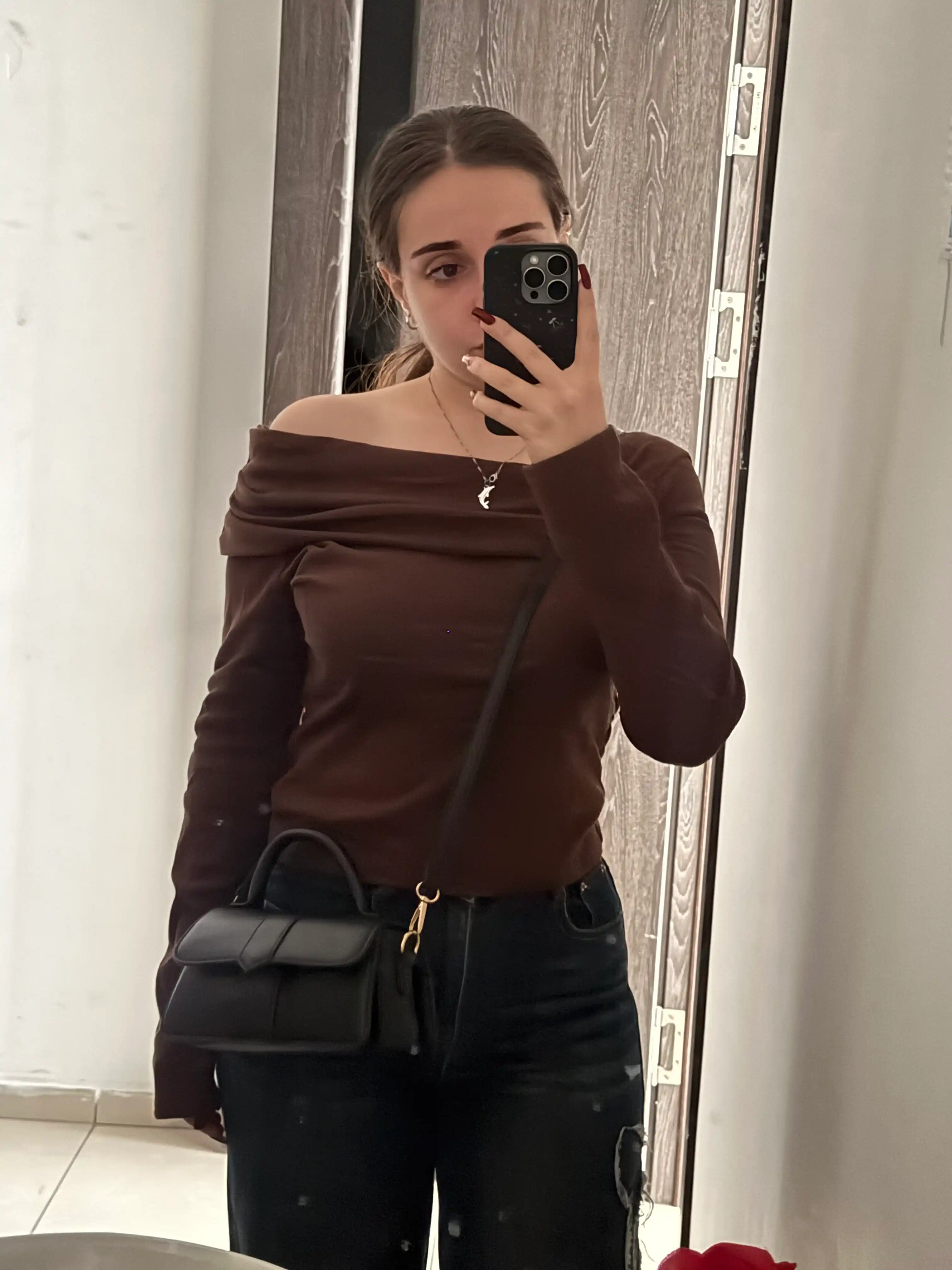 Ayollar uchun, drapirovkali, uzun yengli longsleeve