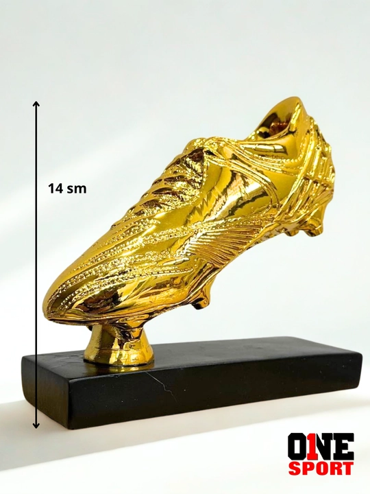 Oltin mukofot - dekorativ haykalcha, kubok, futbol va boshqa sport turlari uchun sovrin