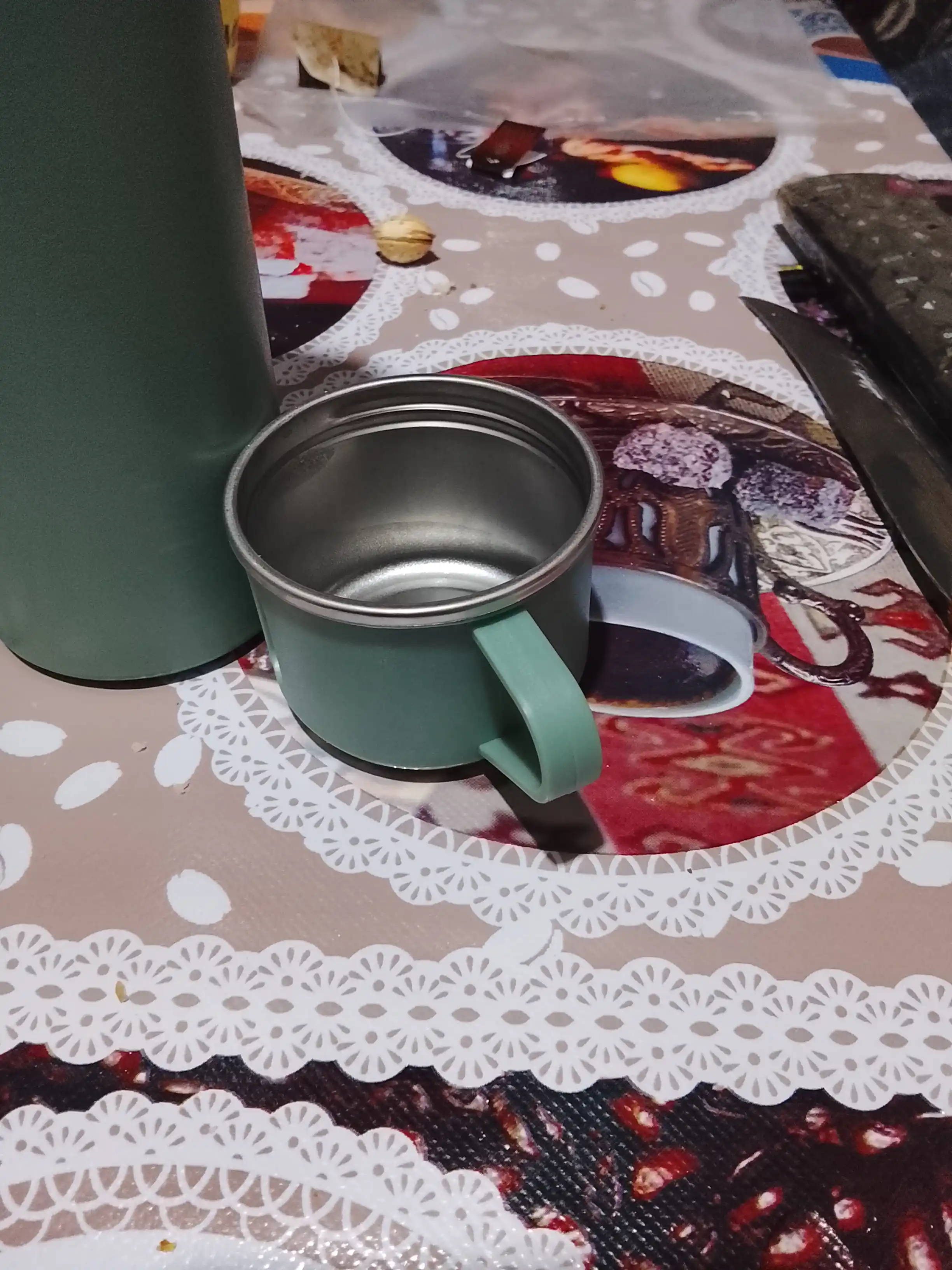 Termos - termokrujka, 3 ta stakanli sovg'alar to'plami, 500 ml
