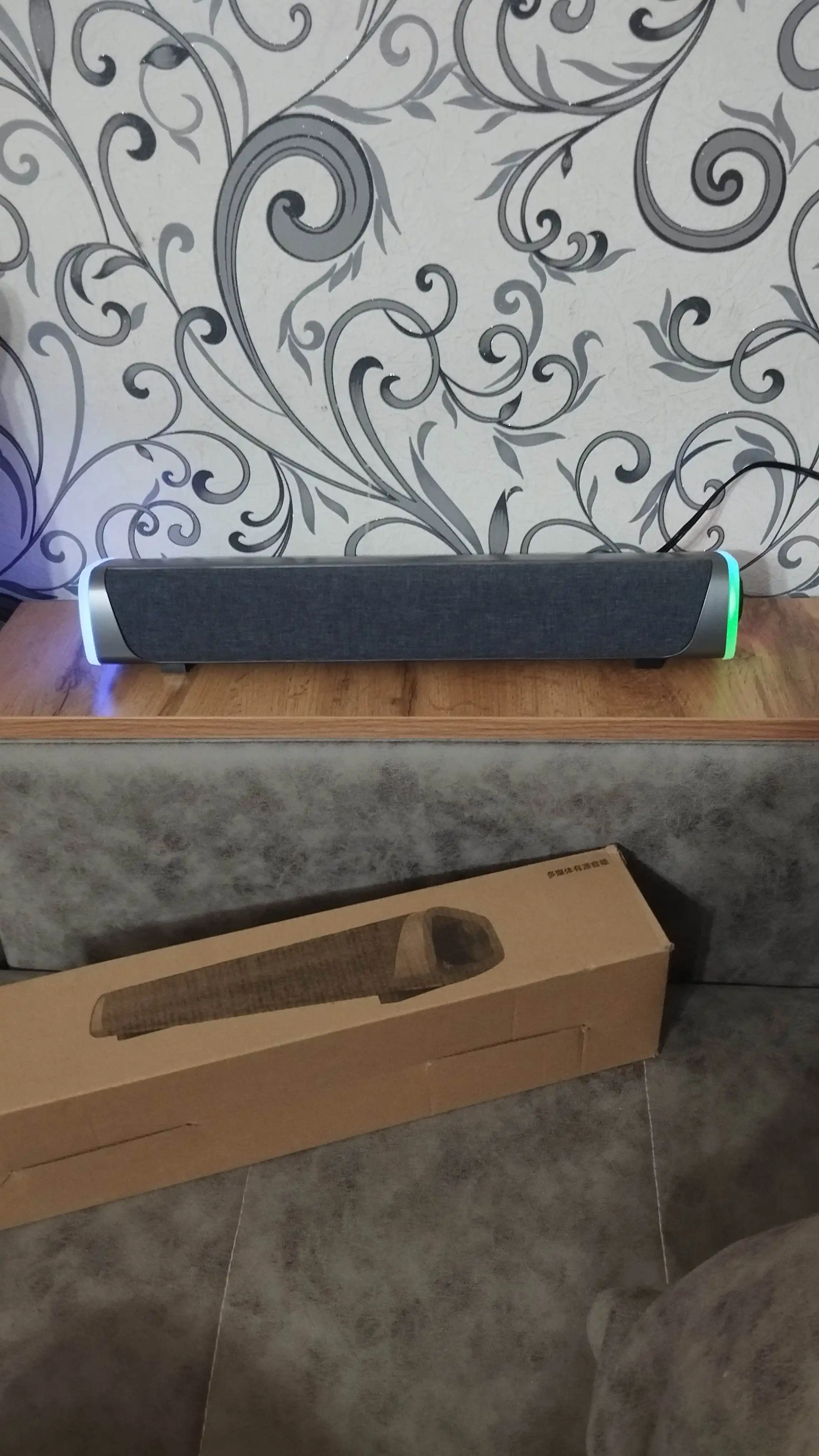 Simli kolonka kompyuter va telefon uchun, RGB yoritgichli soundbar