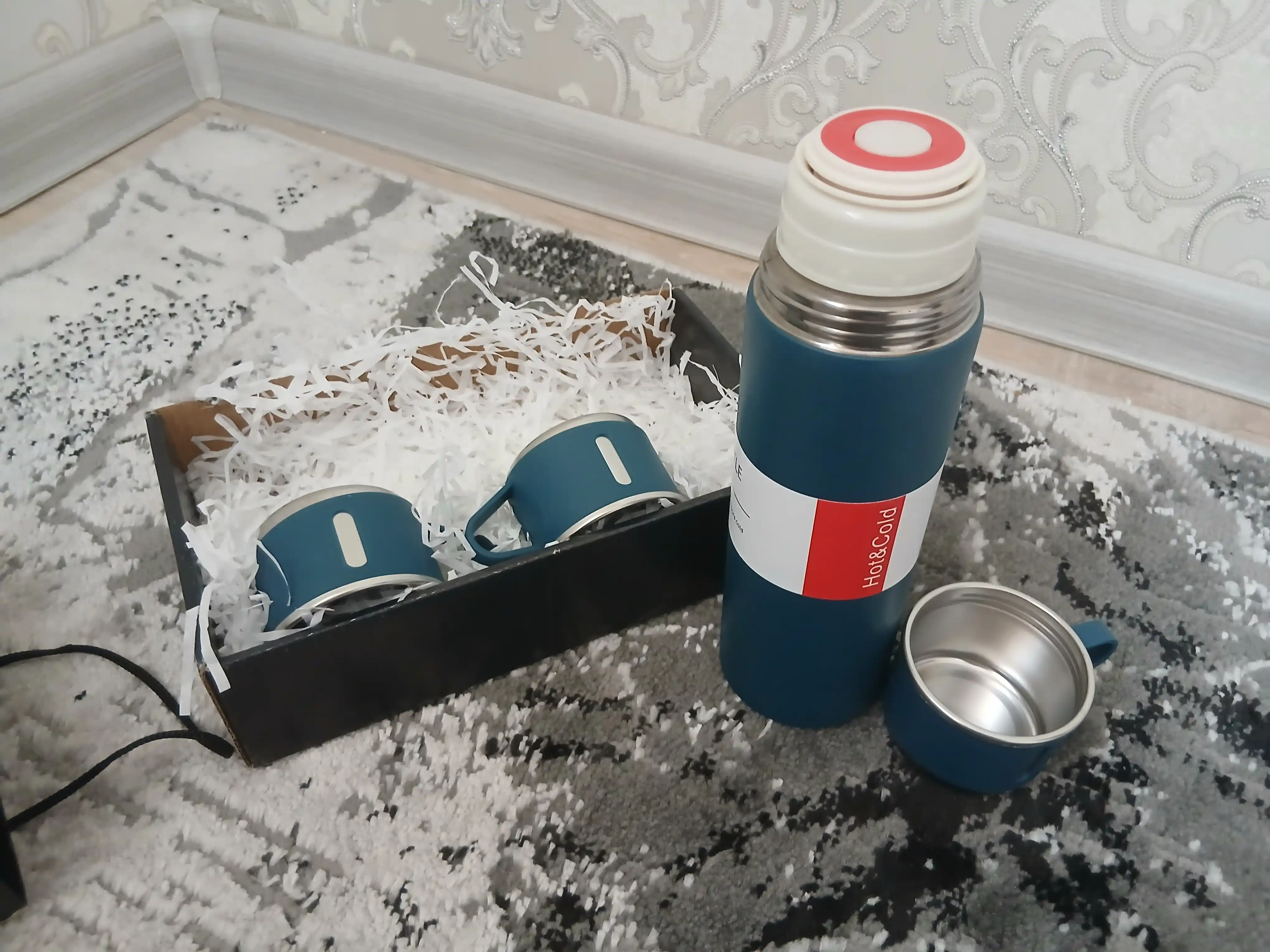Termos - termokrujka, 3 ta stakanli sovg'alar to'plami, 500 ml