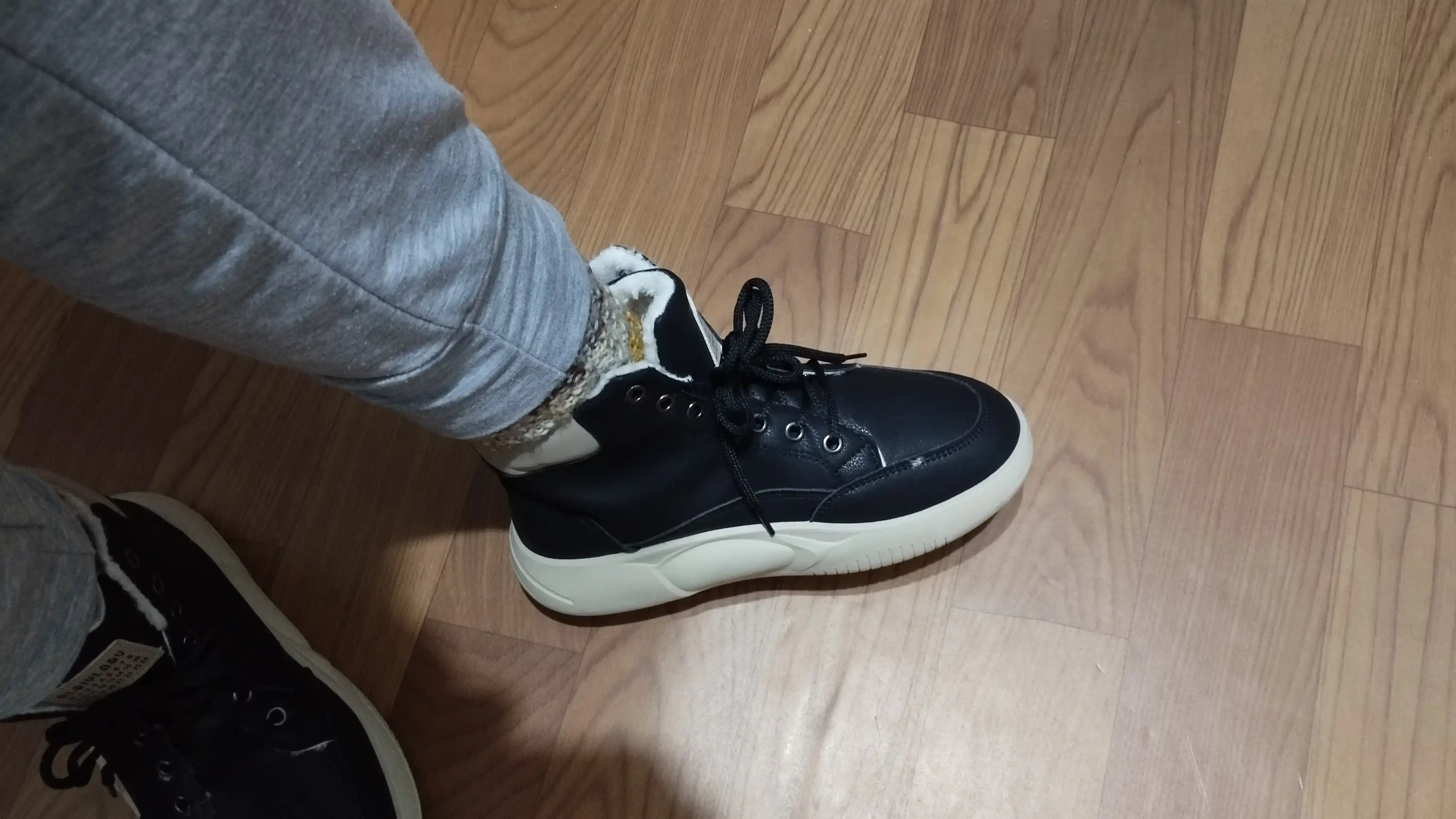 Зимние кроссовки с мехом, женские, зимние, на 1 размер маломерка, 36-40