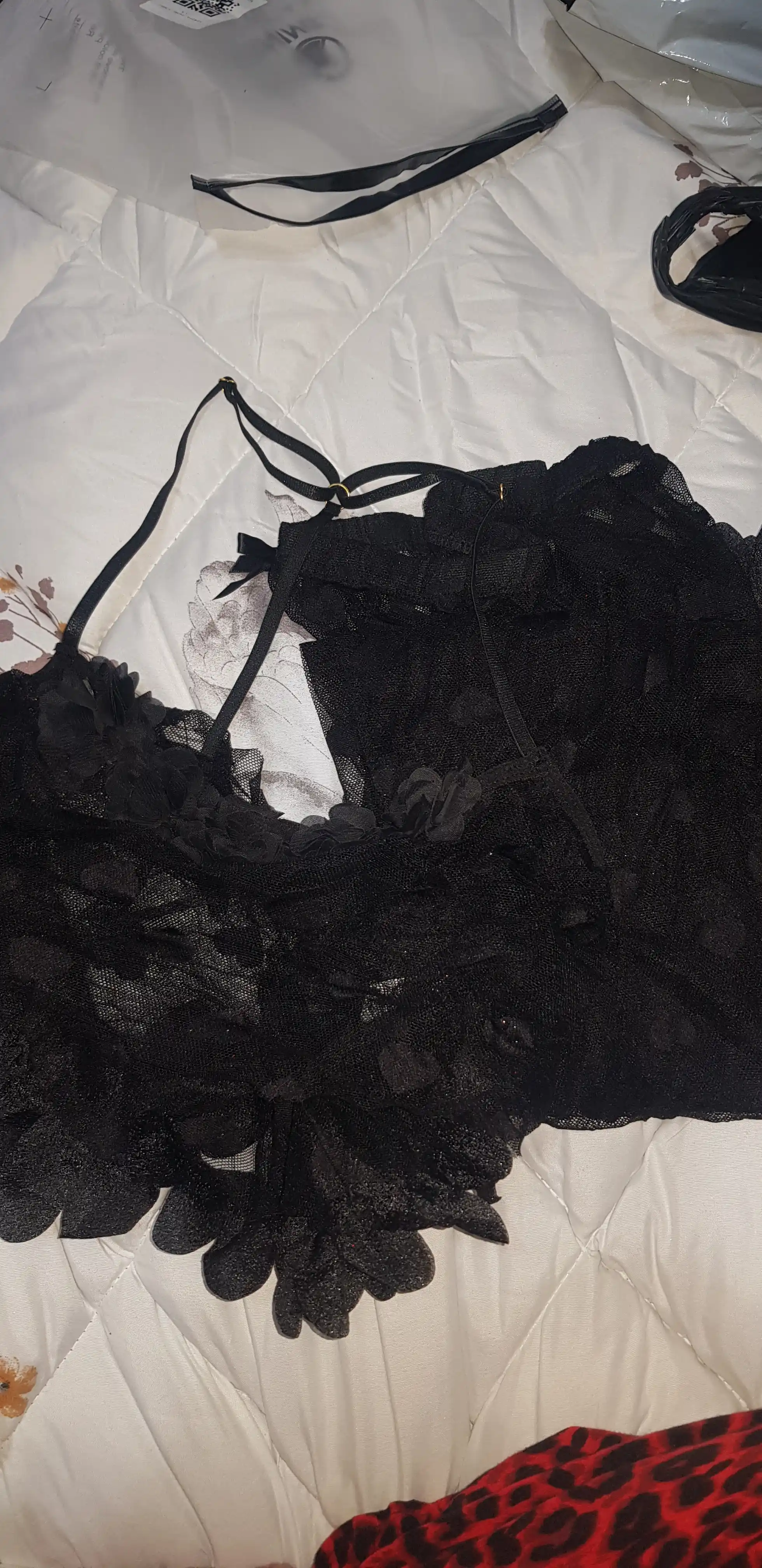 Ayollar uchun to‘rli tungi ko‘ylak, penyuar va uy kiyimi, uyqu uchun pijama