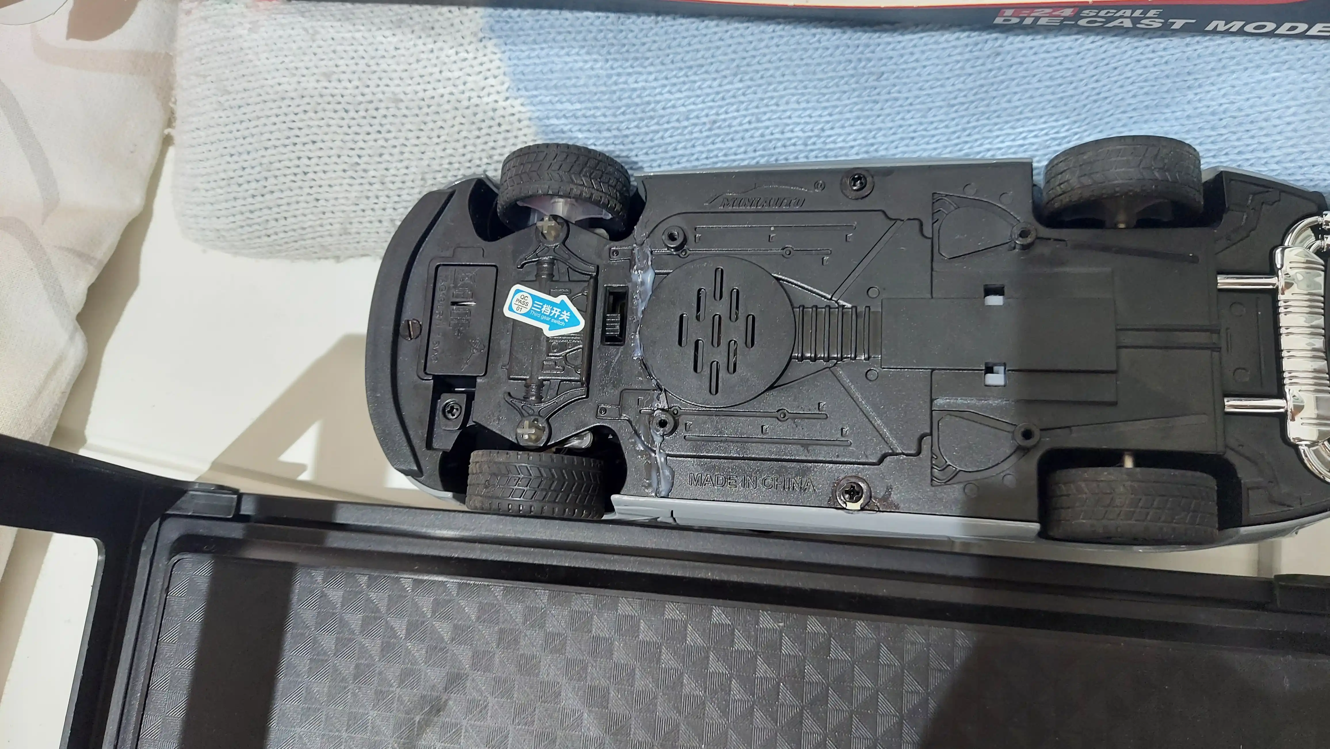 O'yinchoq metall mashina BMW M8 Thunder, 1:24
