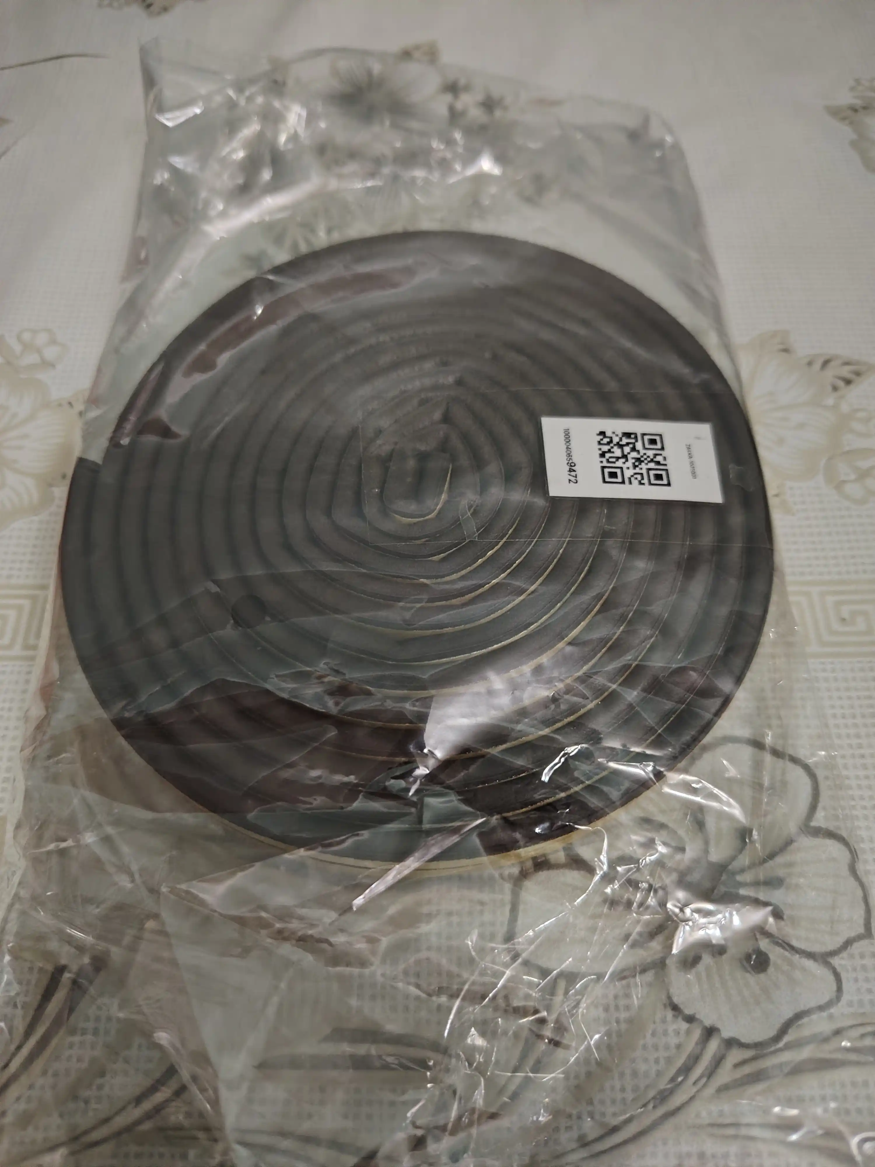 Eshik va romlarni zich yopish uchun qobiq tasma (yopishtiriladigan) D-shakli, 3 m * 2 sm