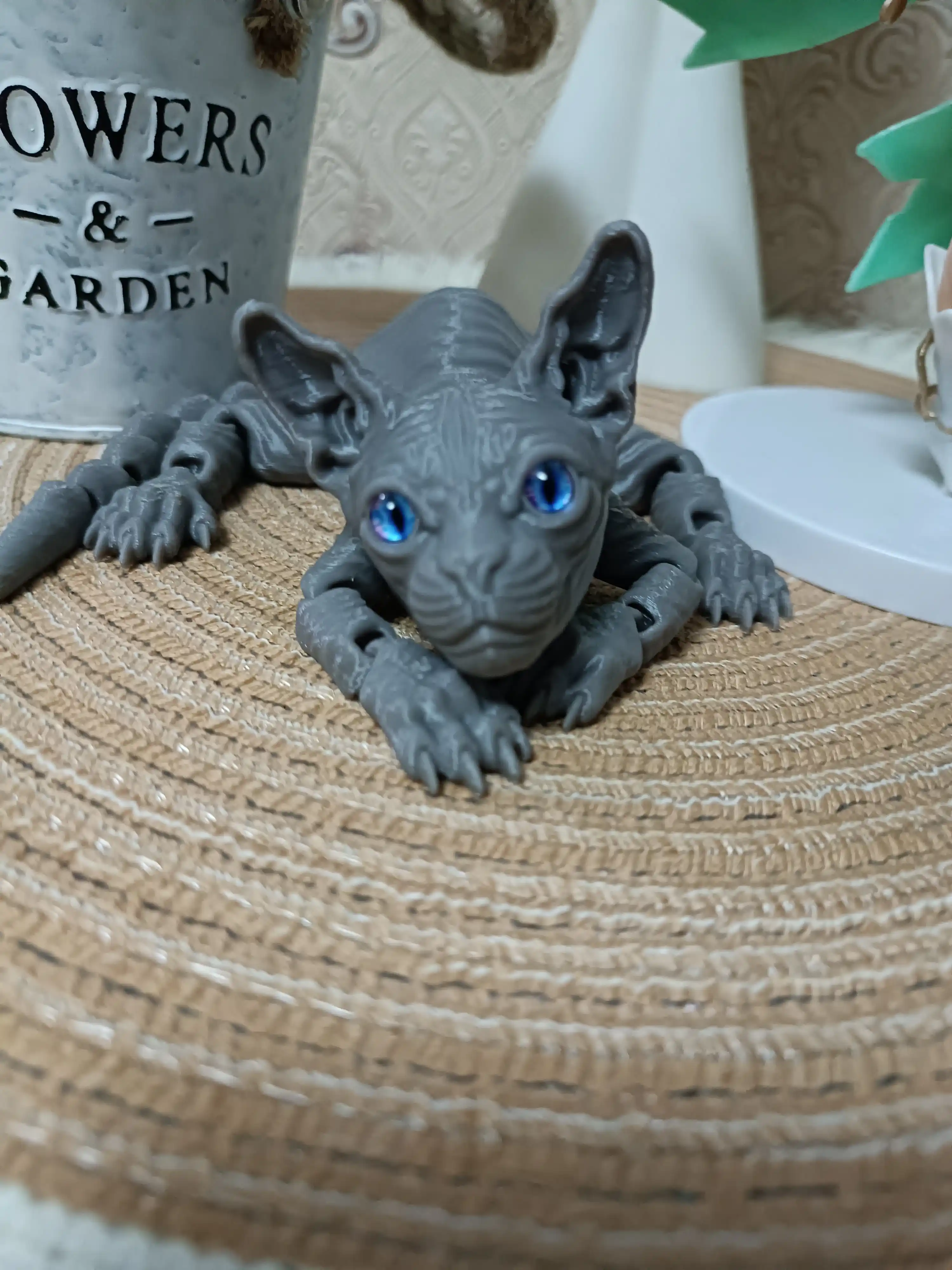 Sfinks mushuk, harakatlanuvchi o‘yinchoq mushuk, mushuk va antistress oqsil. 3d toys