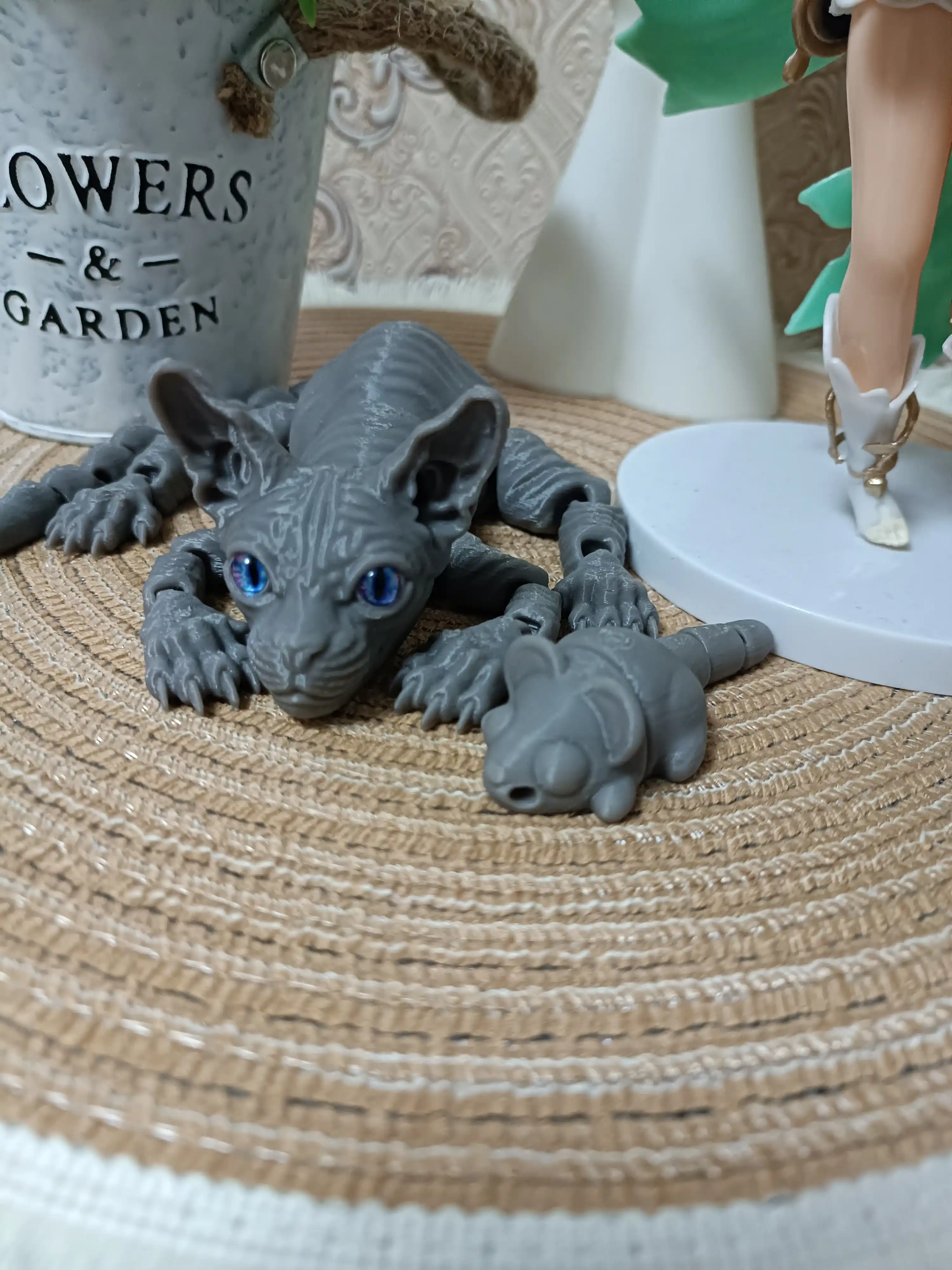Sfinks mushuk, harakatlanuvchi o‘yinchoq mushuk, mushuk va antistress oqsil. 3d toys
