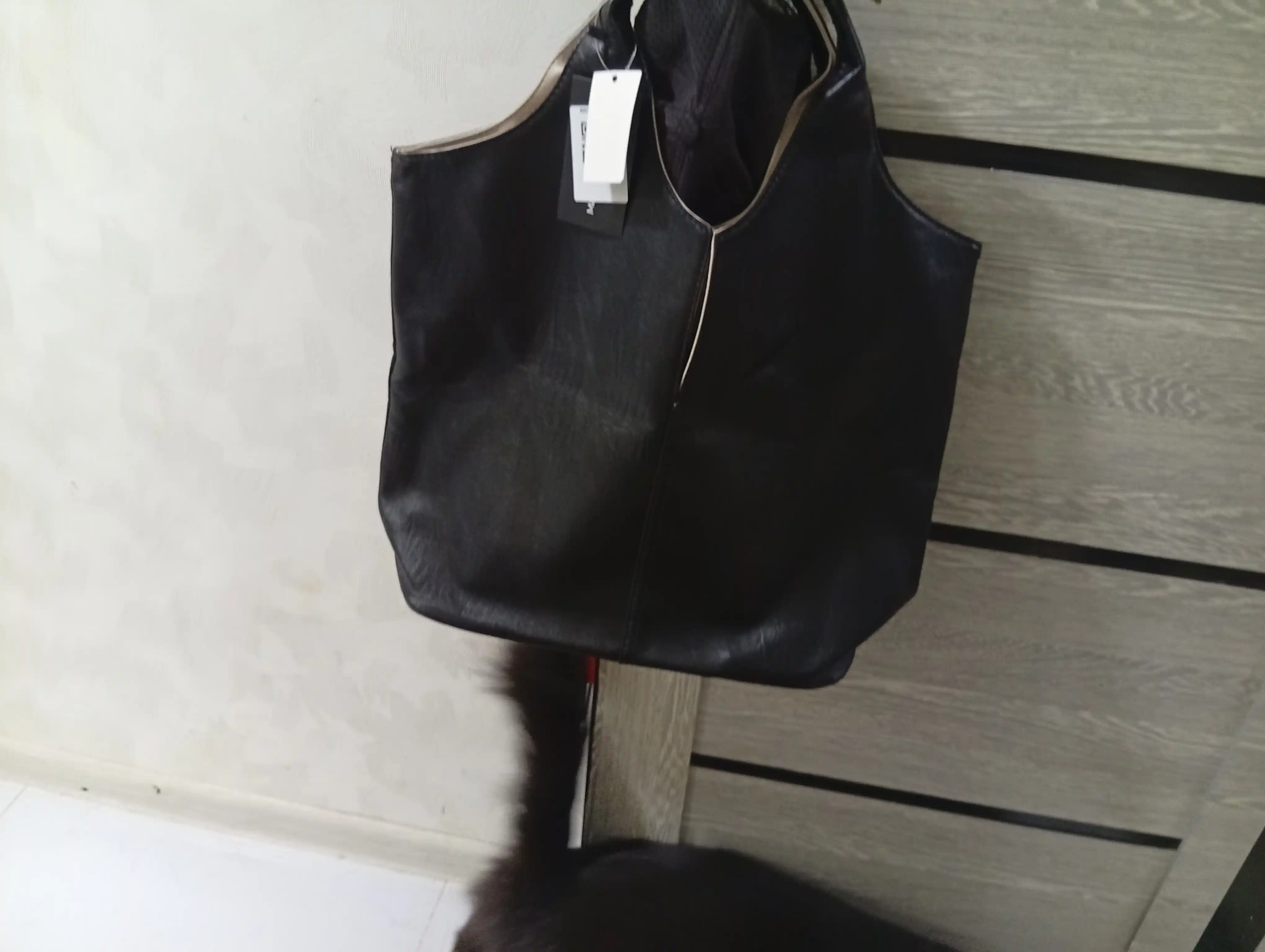 Ayollar uchun katta sun’iy charmdan tayyorlangan shopper-sumka