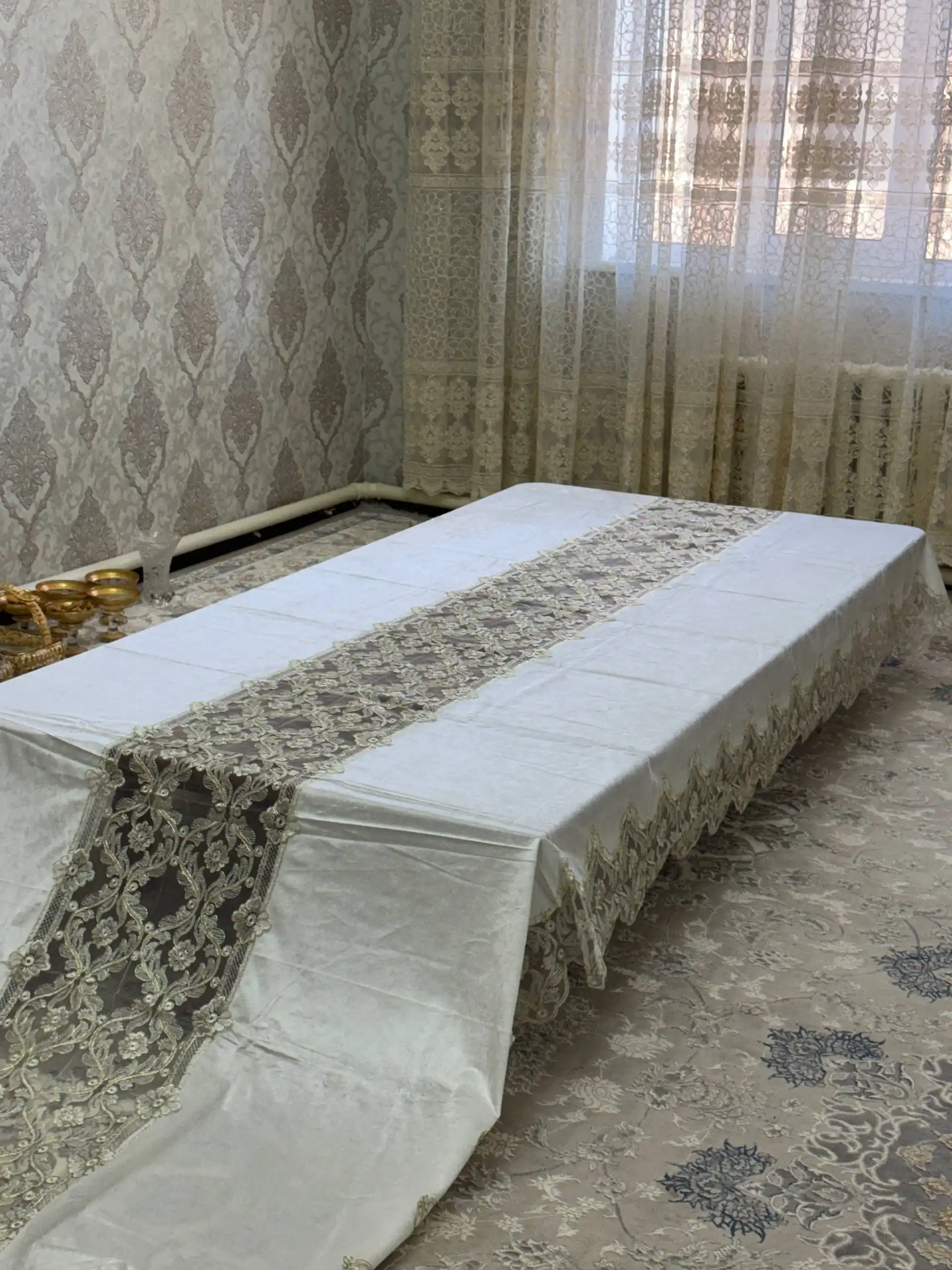 Premium qorli velur dasturxon oshxona, mehmonxona va bayram dasturxoni uchun