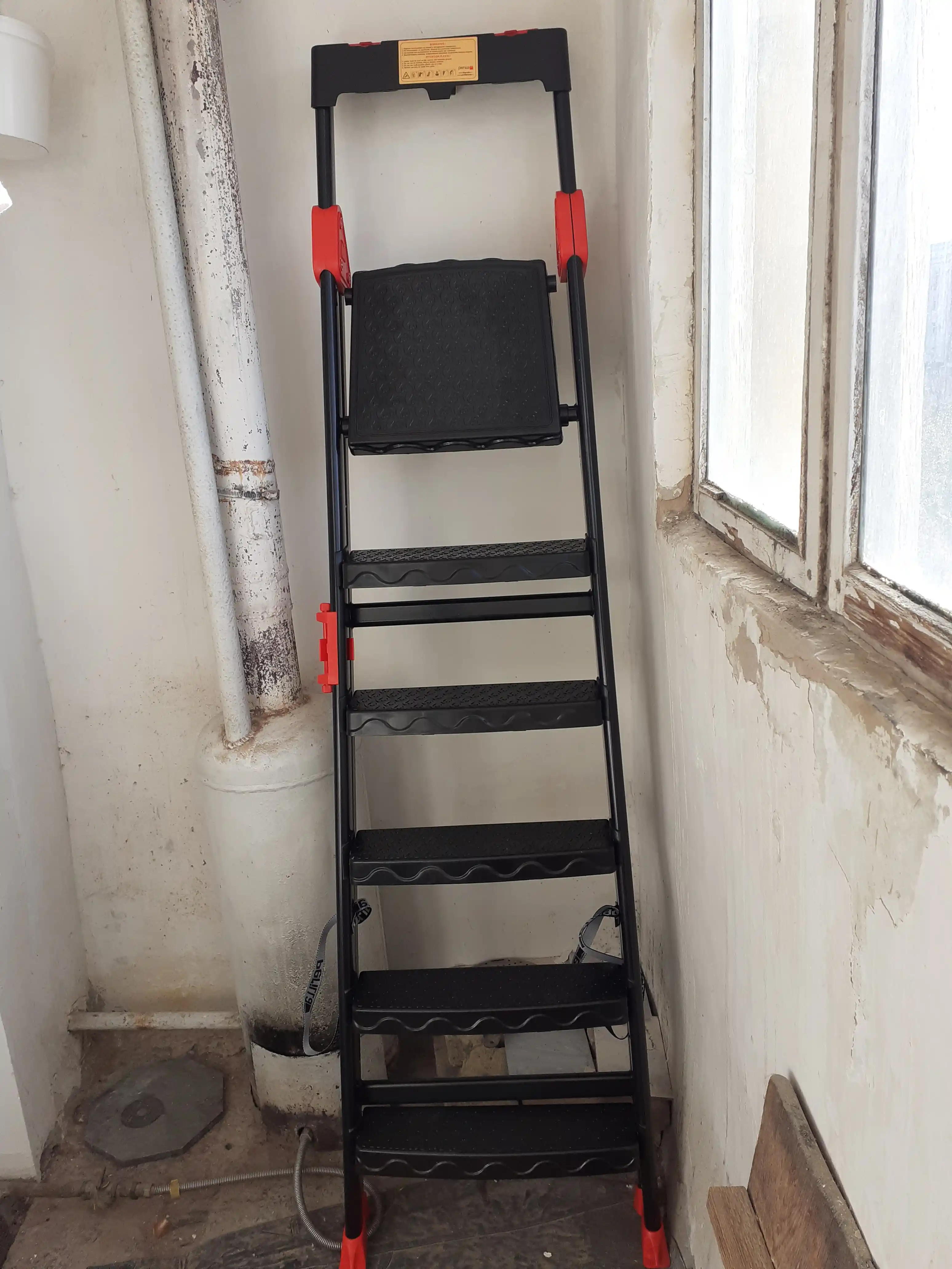 Perilla Comfort yigʻma narvon, qurilish narvoni, 250 kg gacha, lotok va tutqich bilan