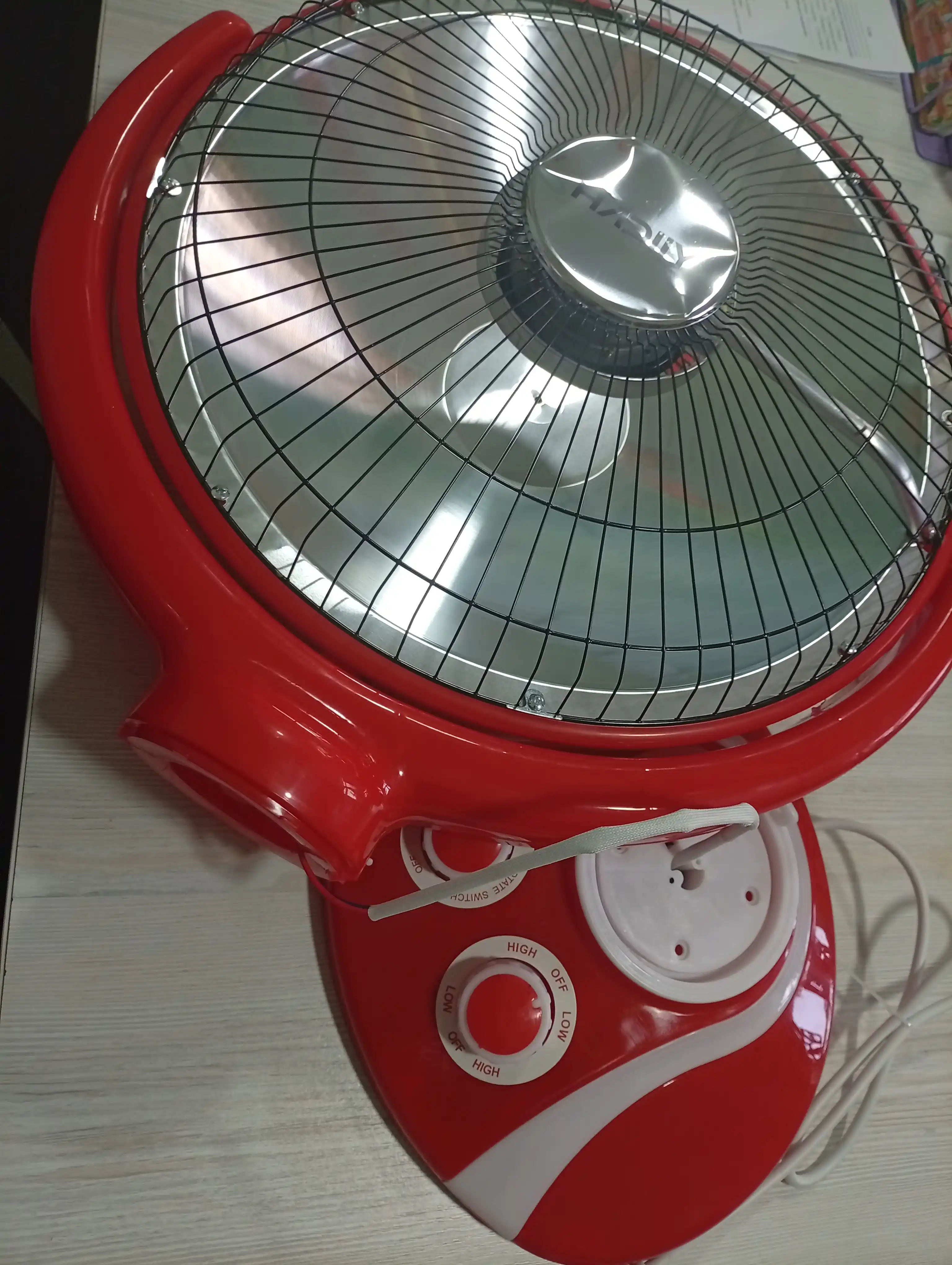 Elektr isitgich  quyosh isitgichi 1000Vt quvvatga ega, kvarts