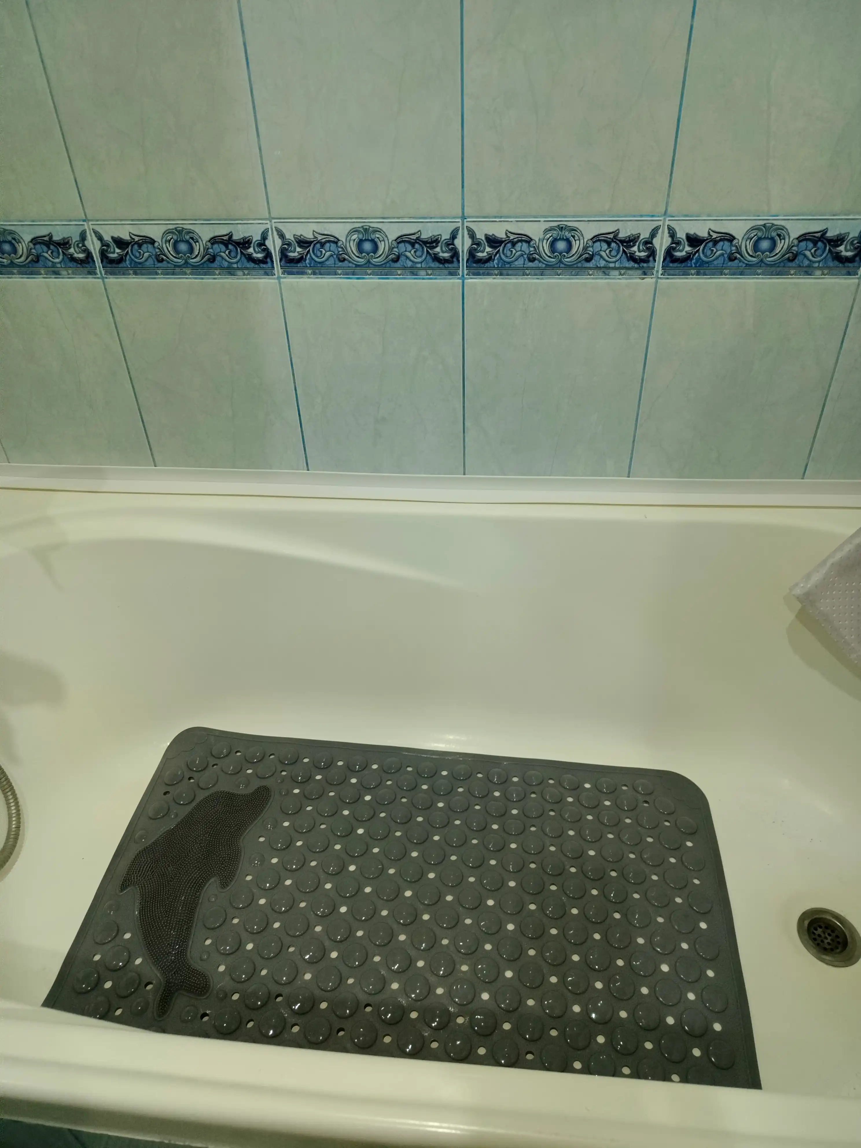 Sirpanmaydigan rezina kovrik — hammom uchun, massaj effektli kovrik
