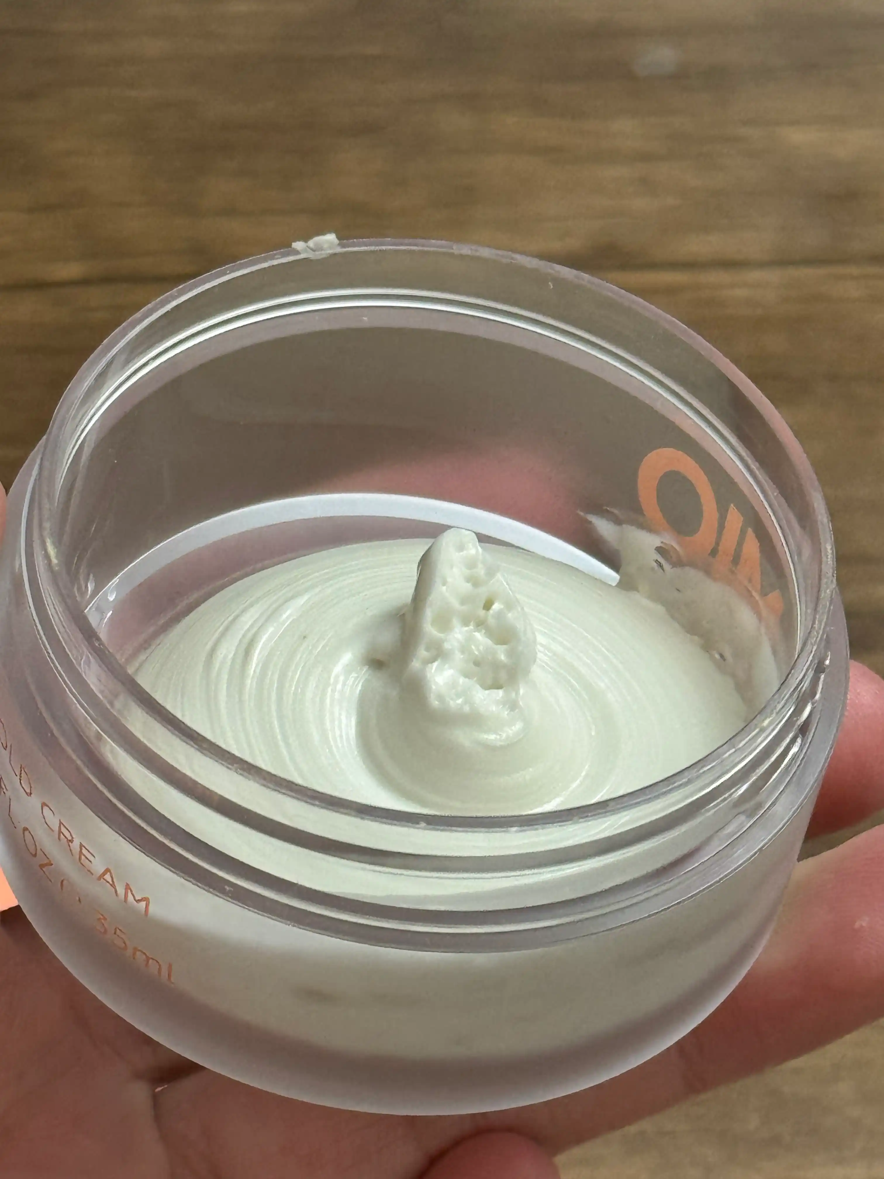 Ajinlarga qarshi oltin krem - Mio Beauty
