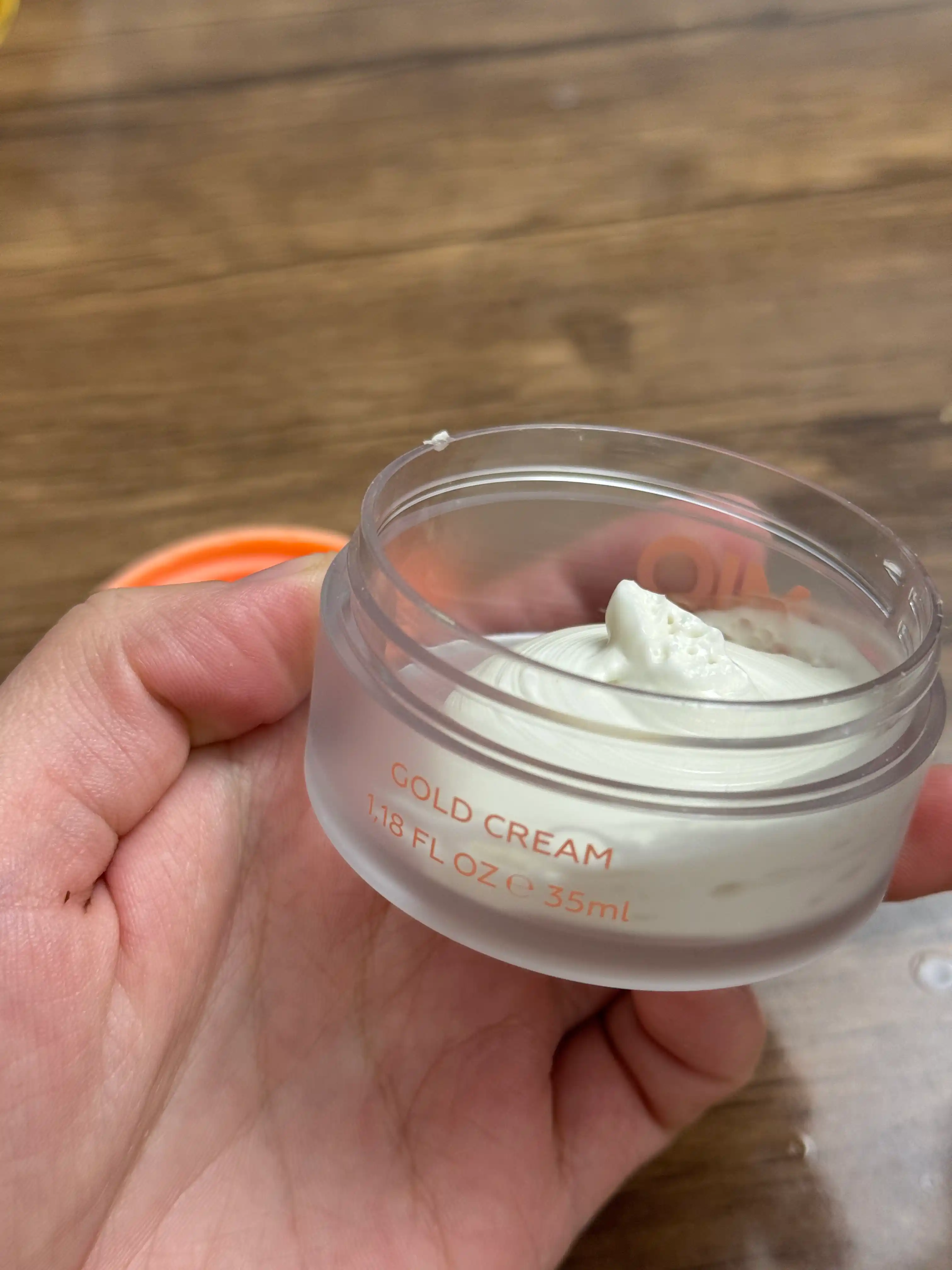Ajinlarga qarshi oltin krem - Mio Beauty
