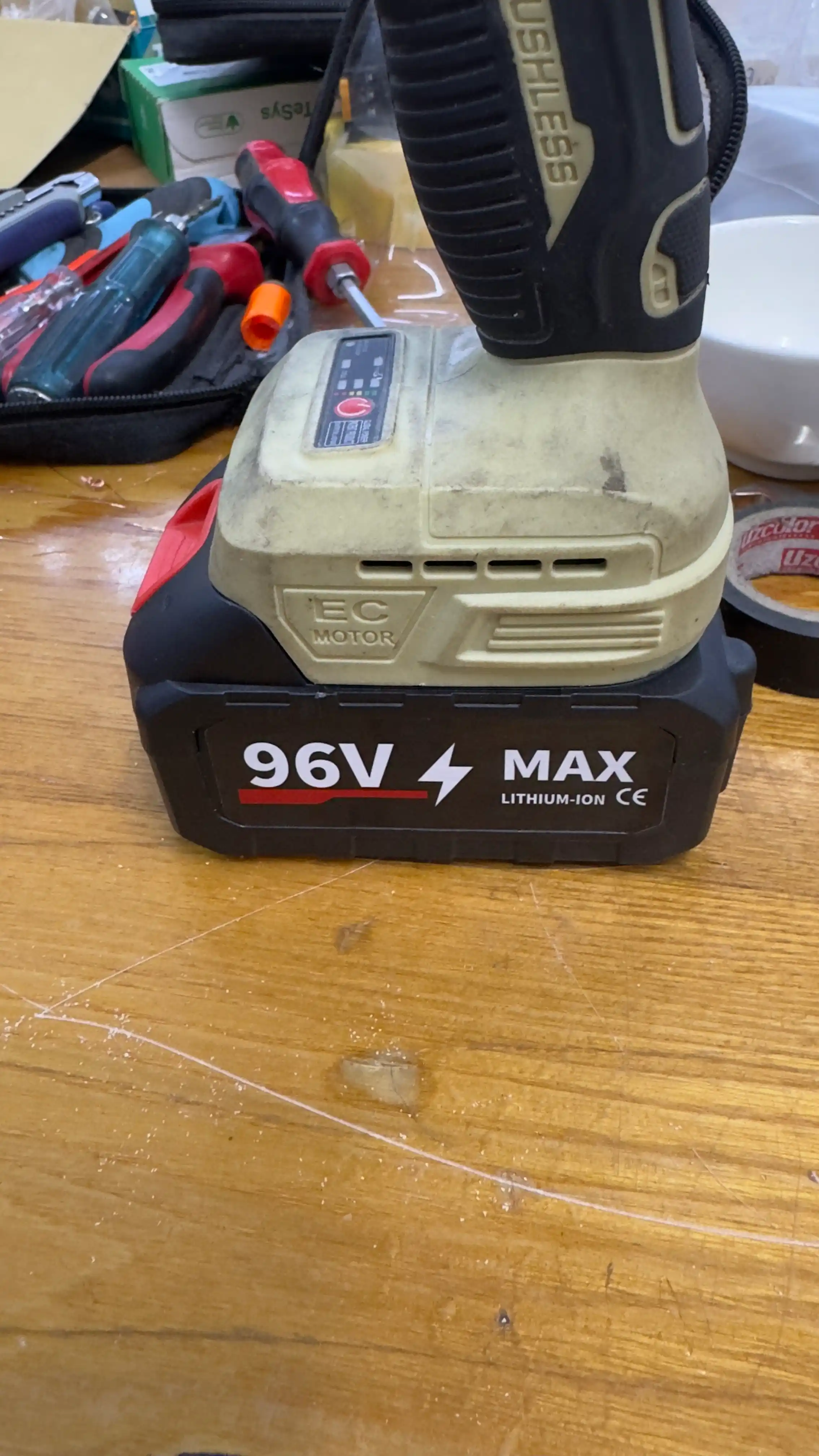 Akkumulyator elektr instrumentlar uchun 21V 96VF Li-ion, universal batareya