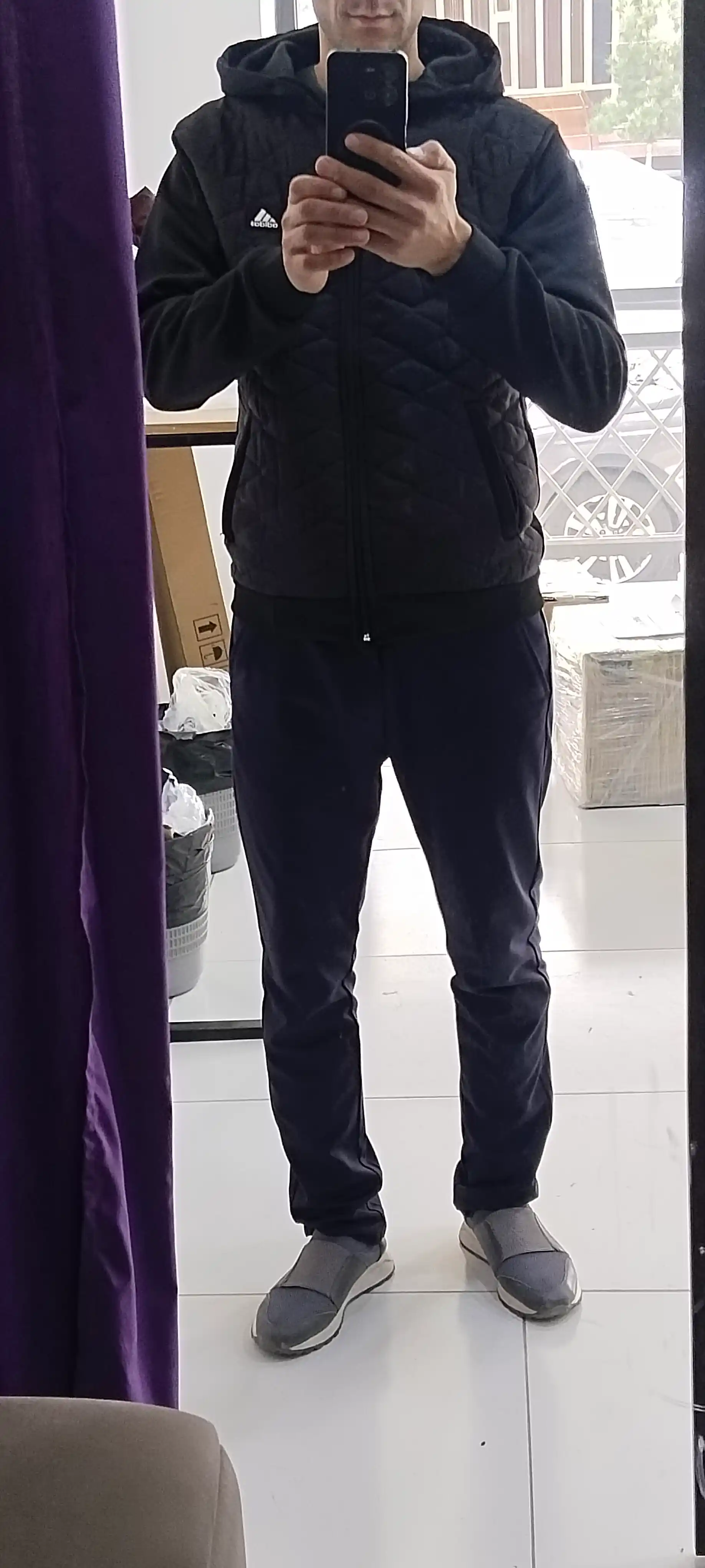 Erkaklar uchun mavsumiy vetrovka, kapyushon bilan nachoslik