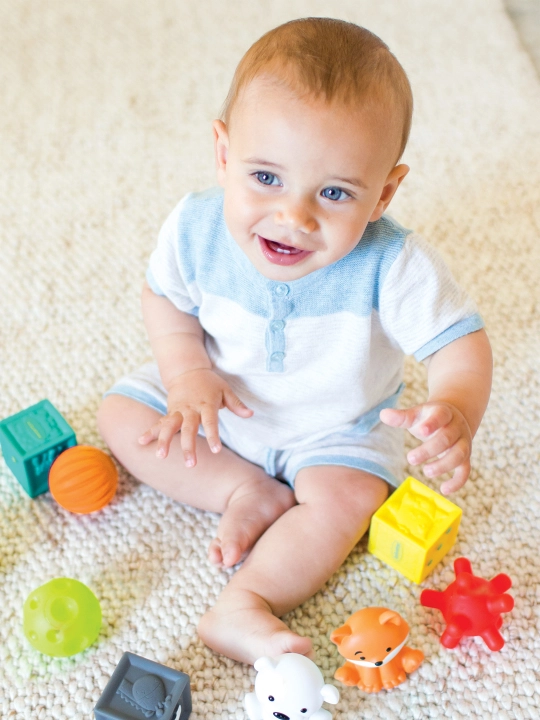 Развивающий набор Infantino Baby’s 1st Playset — 11 ярких игрушек