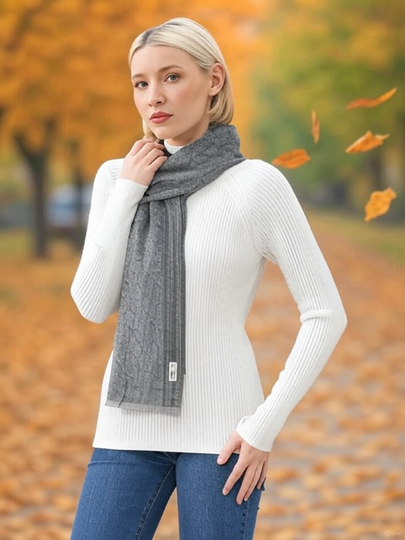 U juda uzoq vaqt davomida sikini tomogida ushlab turadi (porno) külotda tasmada qul