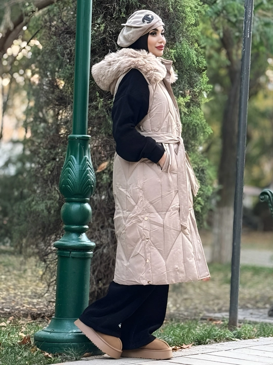 Ayollar uchun qishki kurtkalar yengi va kapishonini yechsa bo'ladi