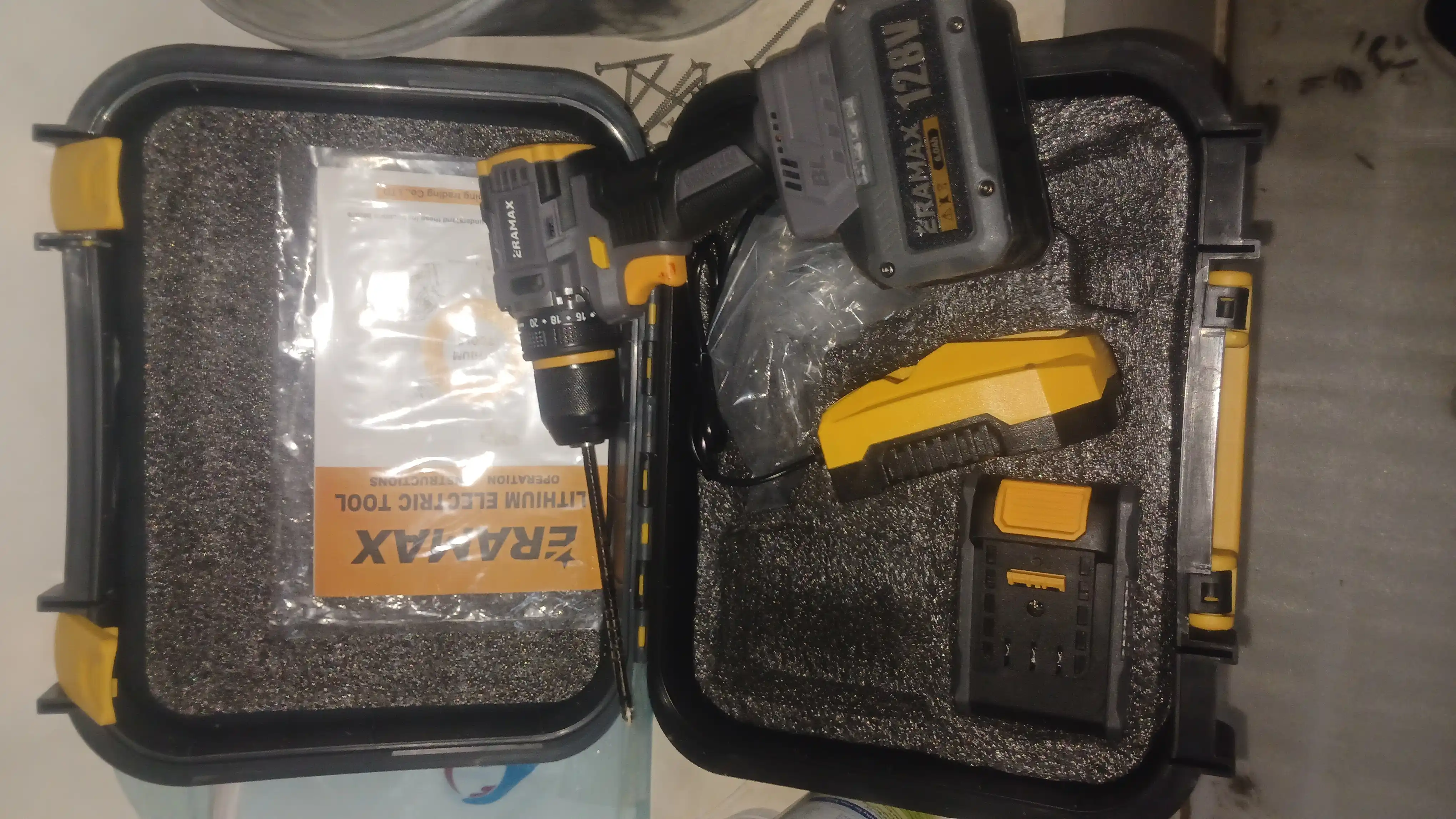 Shurup buragich professional ERAMAX, cho'tkasiz motor, 10 mm, akkumulyatorli, 2 dona