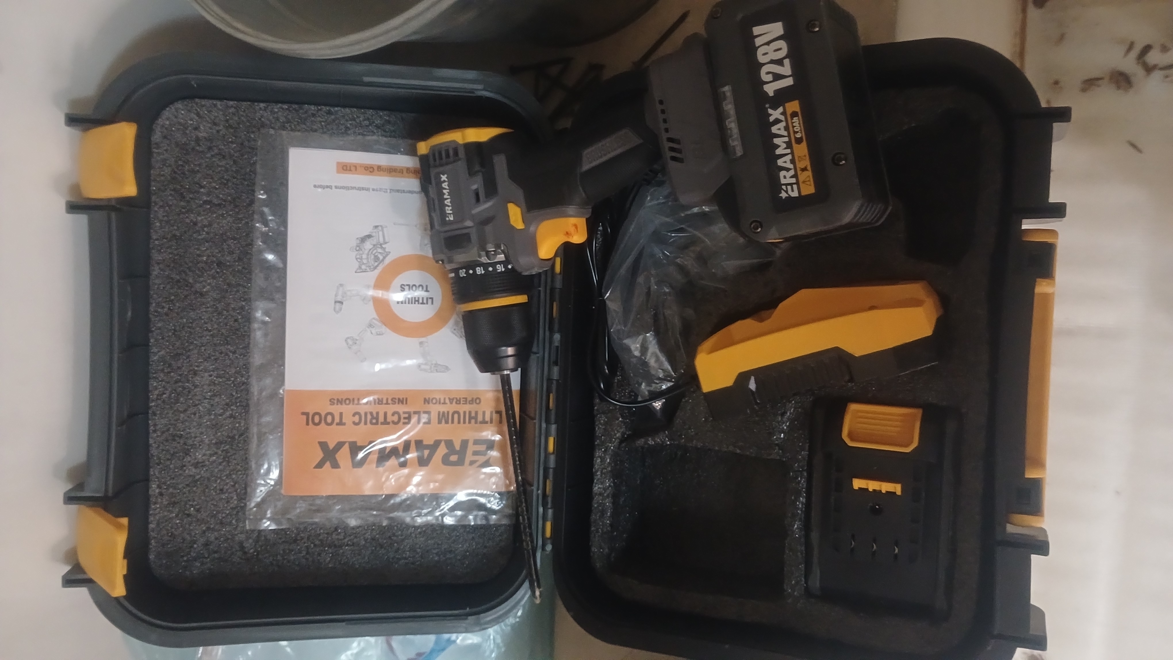 Shurup buragich professional ERAMAX, cho'tkasiz motor, 10 mm, akkumulyatorli, 2 dona
