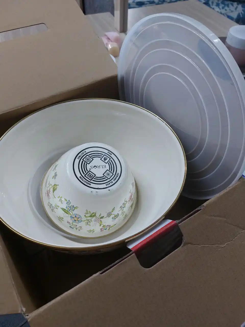 Набор эмалированных салатников, мисок с крышками, 1, 2.5, 4 литра