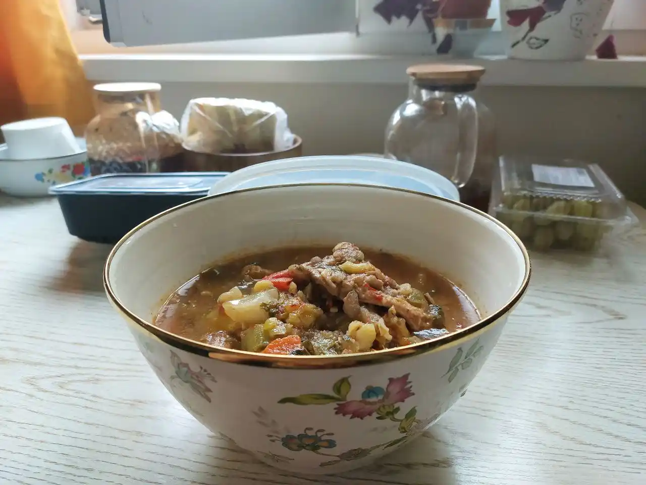 Набор эмалированных салатников, мисок с крышками, 1, 2.5, 4 литра