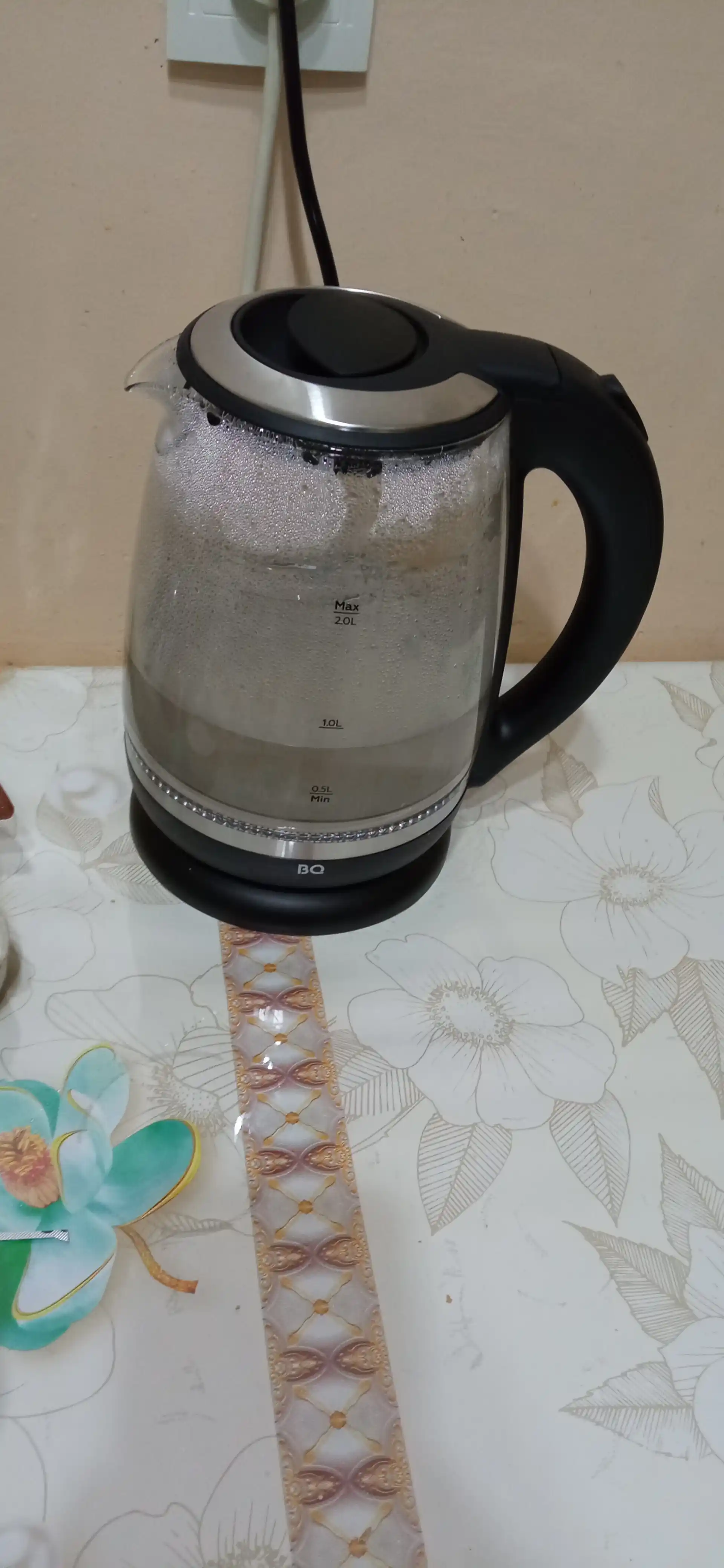 Elektr choynak BQ KT2049G, 2200 Vt, hajmi 2 litr, shisha, tez qaynaydi, yorug'lik