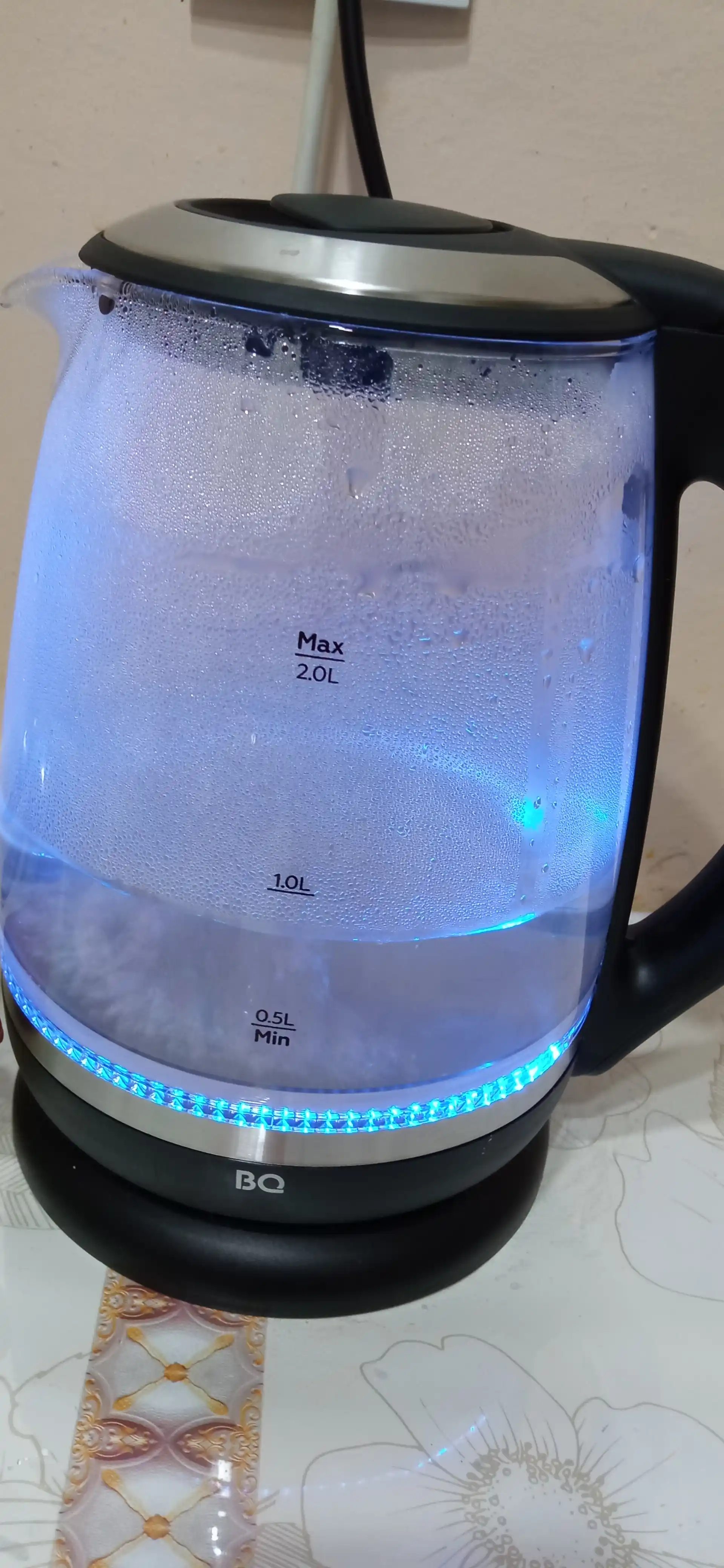 Elektr choynak BQ KT2049G, 2200 Vt, hajmi 2 litr, shisha, tez qaynaydi, yorug'lik