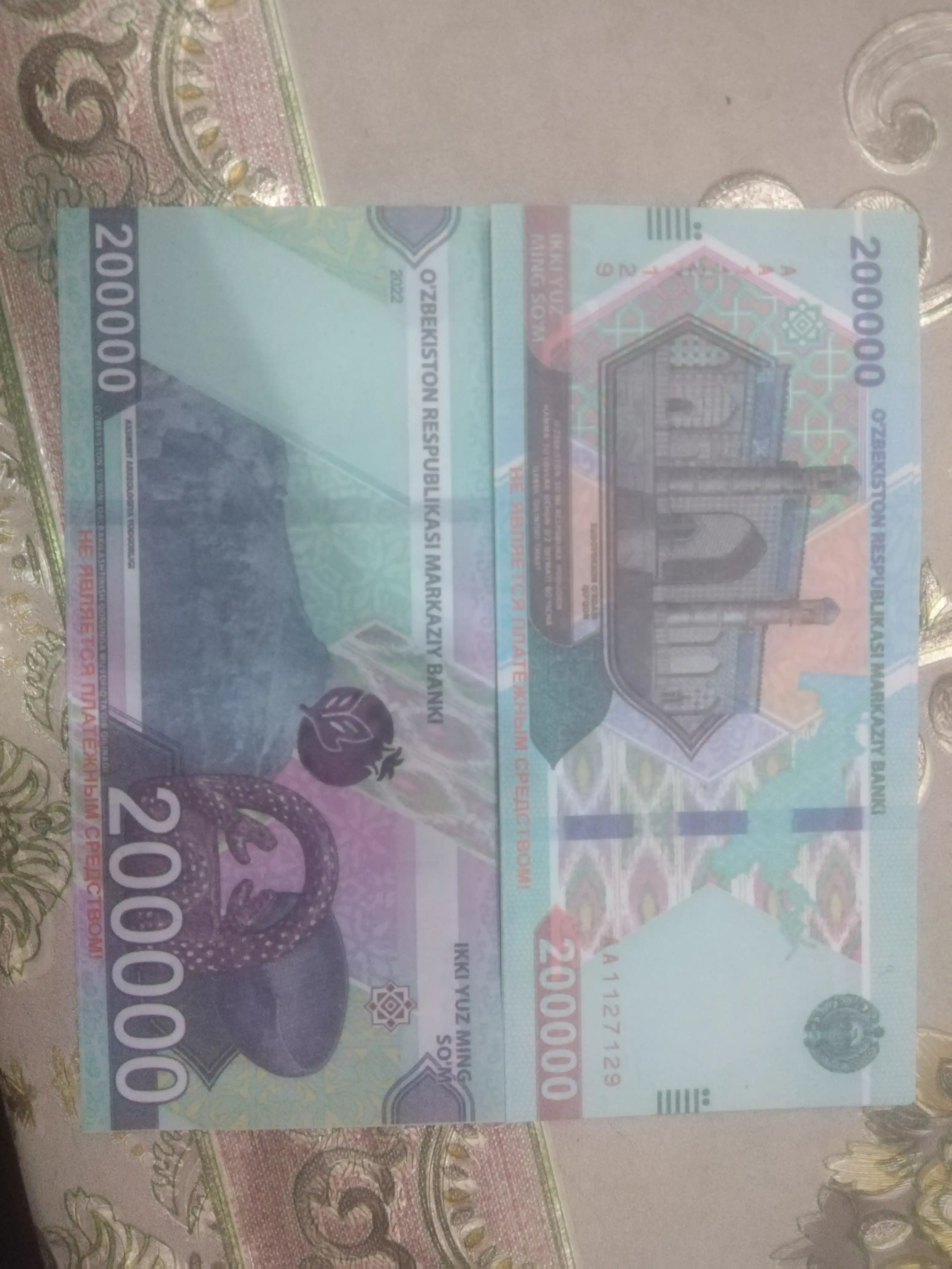 Suvenir pullar, so‘m kupyuralari, 50 ming, 100 mimg, 200 ming