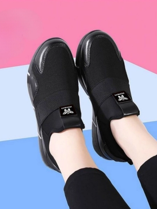 Ayollar qora krossovkalari,yengil va qulay,slip-on poyabzal,kuzgi kundalik oyoq kiyim