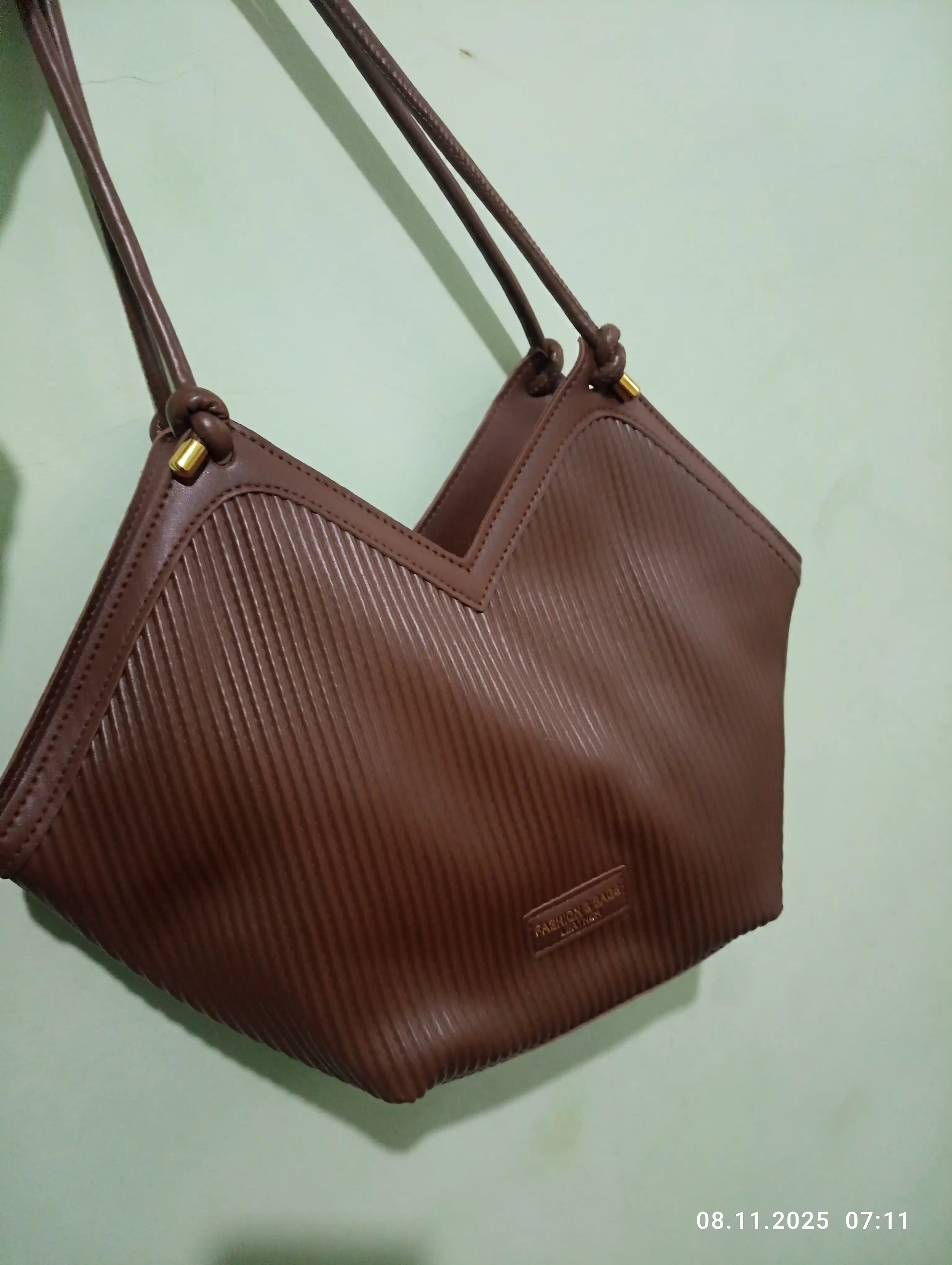 Ayollar sumkasi, shopper, yelkaga, eko-charmdan tout